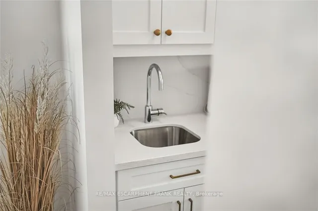 Additional property image - 391 KLEIN Circ