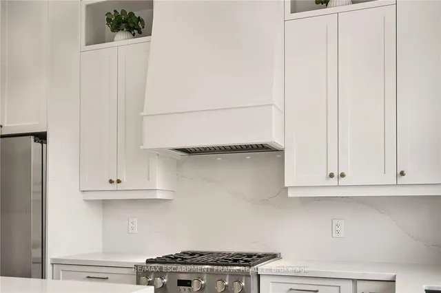 Additional property image - 391 KLEIN Circ