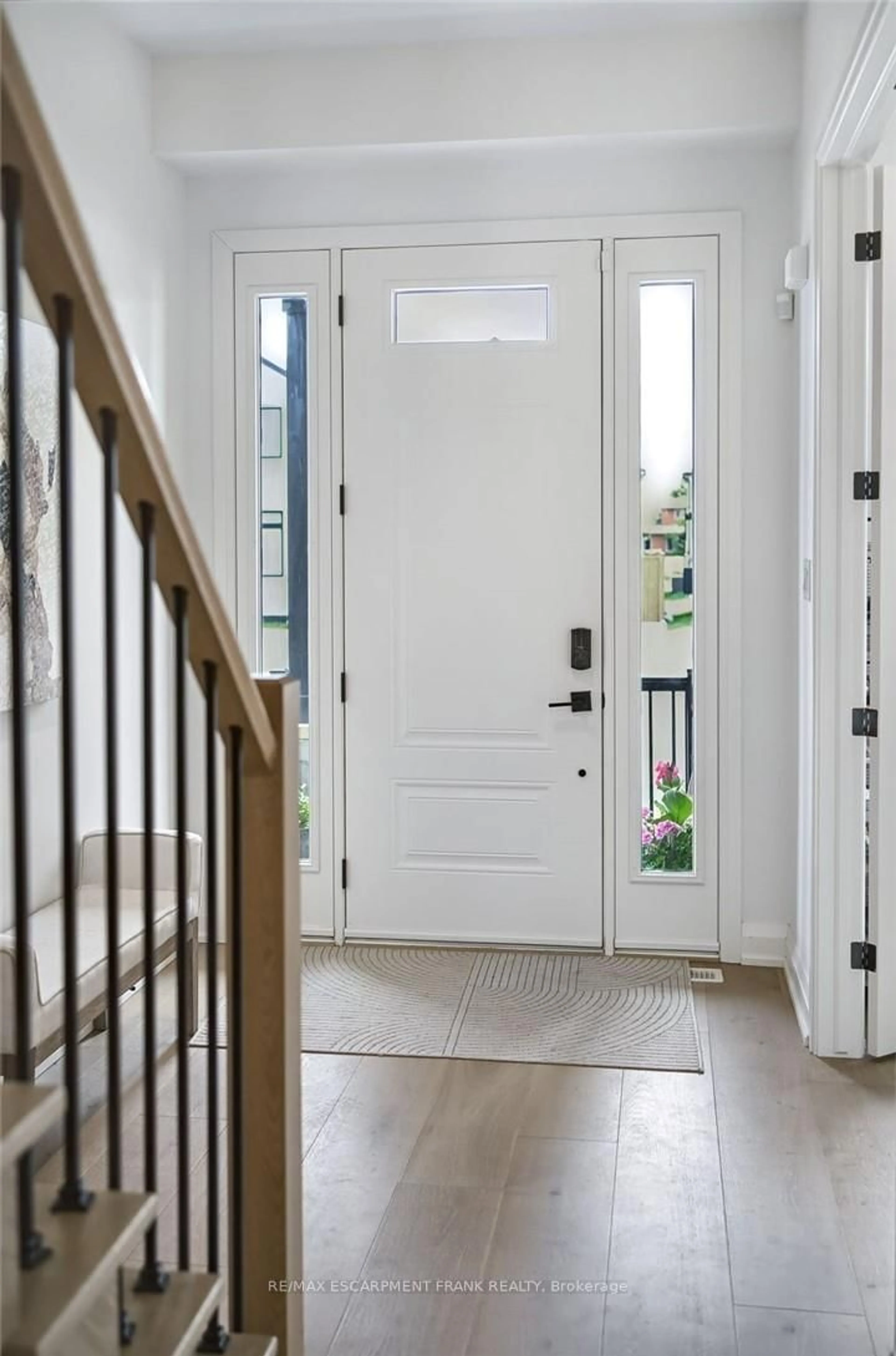 Indoor entryway for 391 KLEIN Circ, Hamilton Ontario L9K 0K3