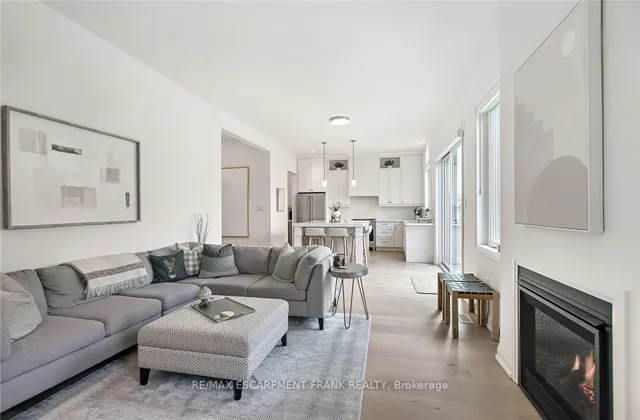 Additional property image - 391 KLEIN Circ