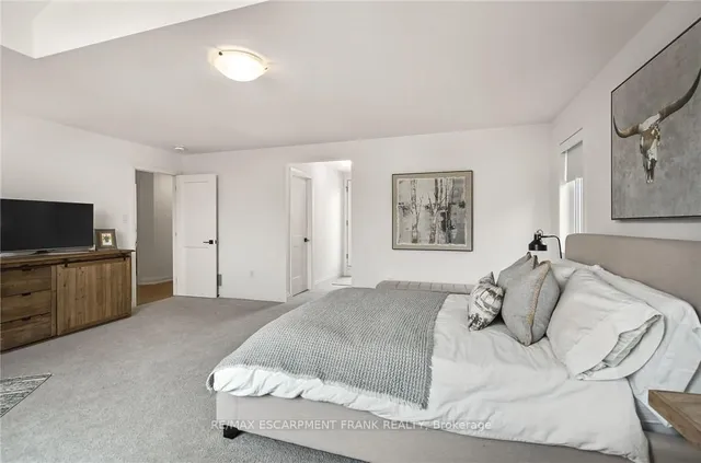 Additional property image - 391 KLEIN Circ