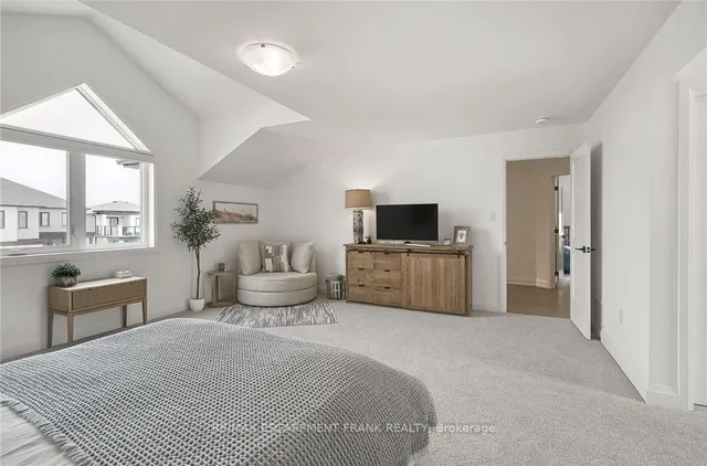 Additional property image - 391 KLEIN Circ