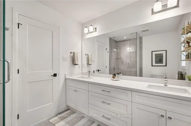 Additional property image - 391 KLEIN Circ