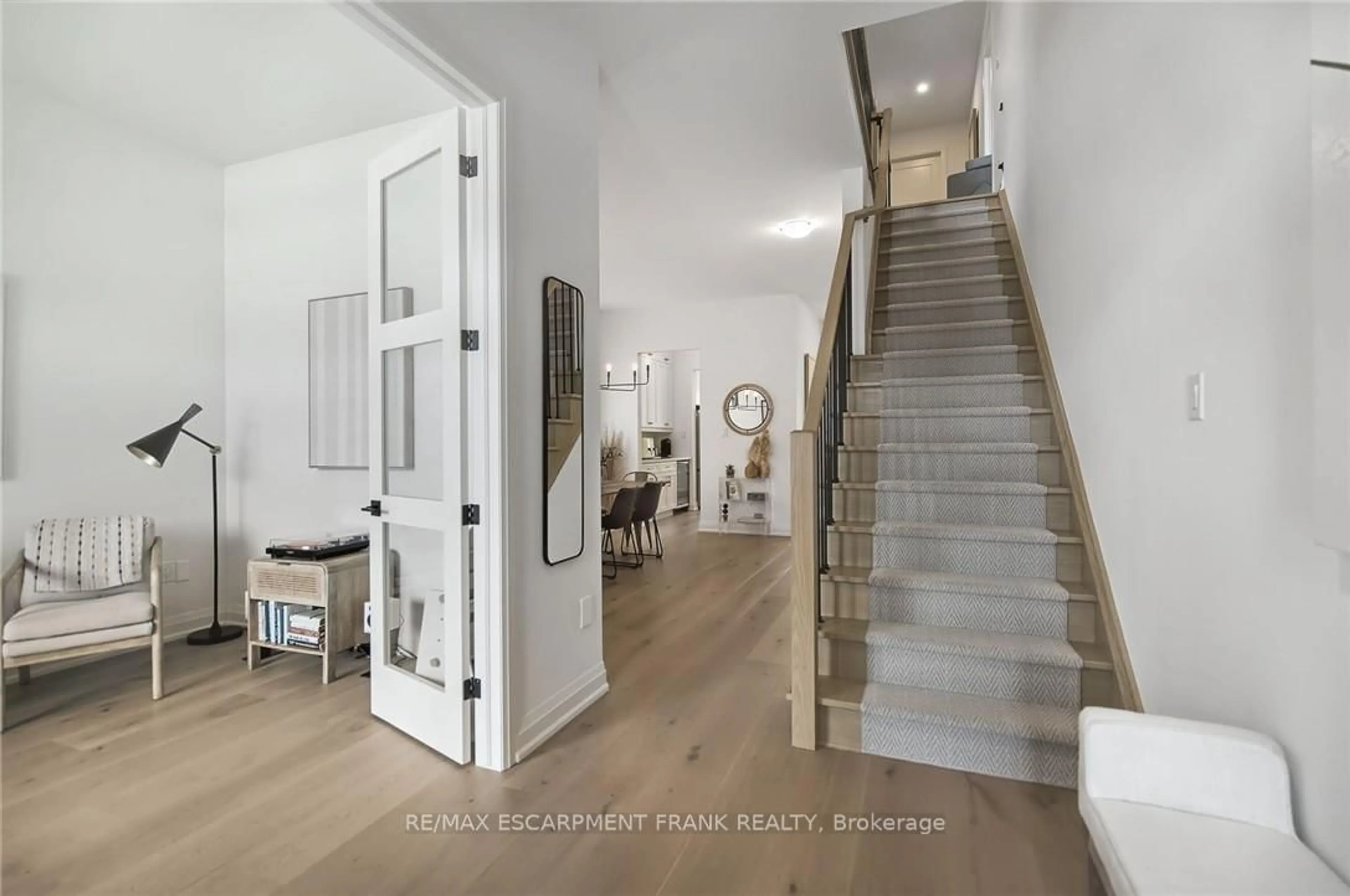 Indoor entryway for 391 KLEIN Circ, Hamilton Ontario L9K 0K3