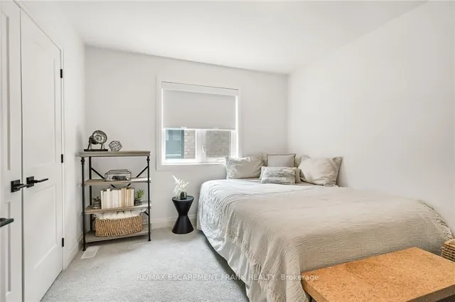 Additional property image - 391 KLEIN Circ