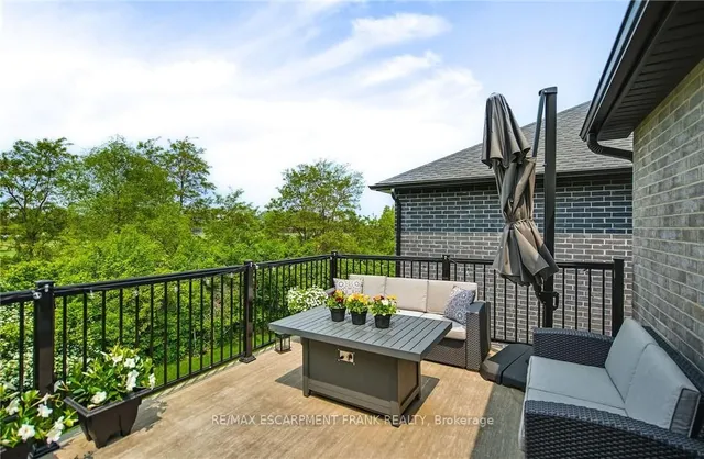 Additional property image - 391 KLEIN Circ