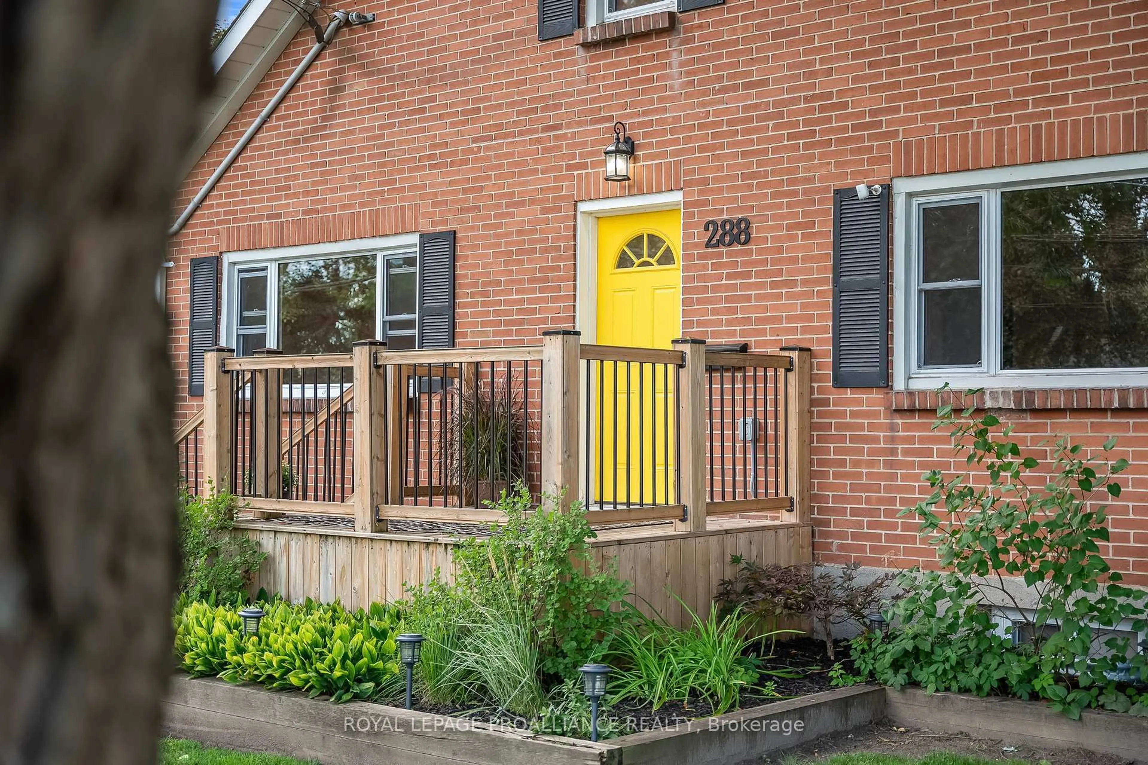 Patio, street for 288 MacDonald Ave, Belleville Ontario K8N 3Z2