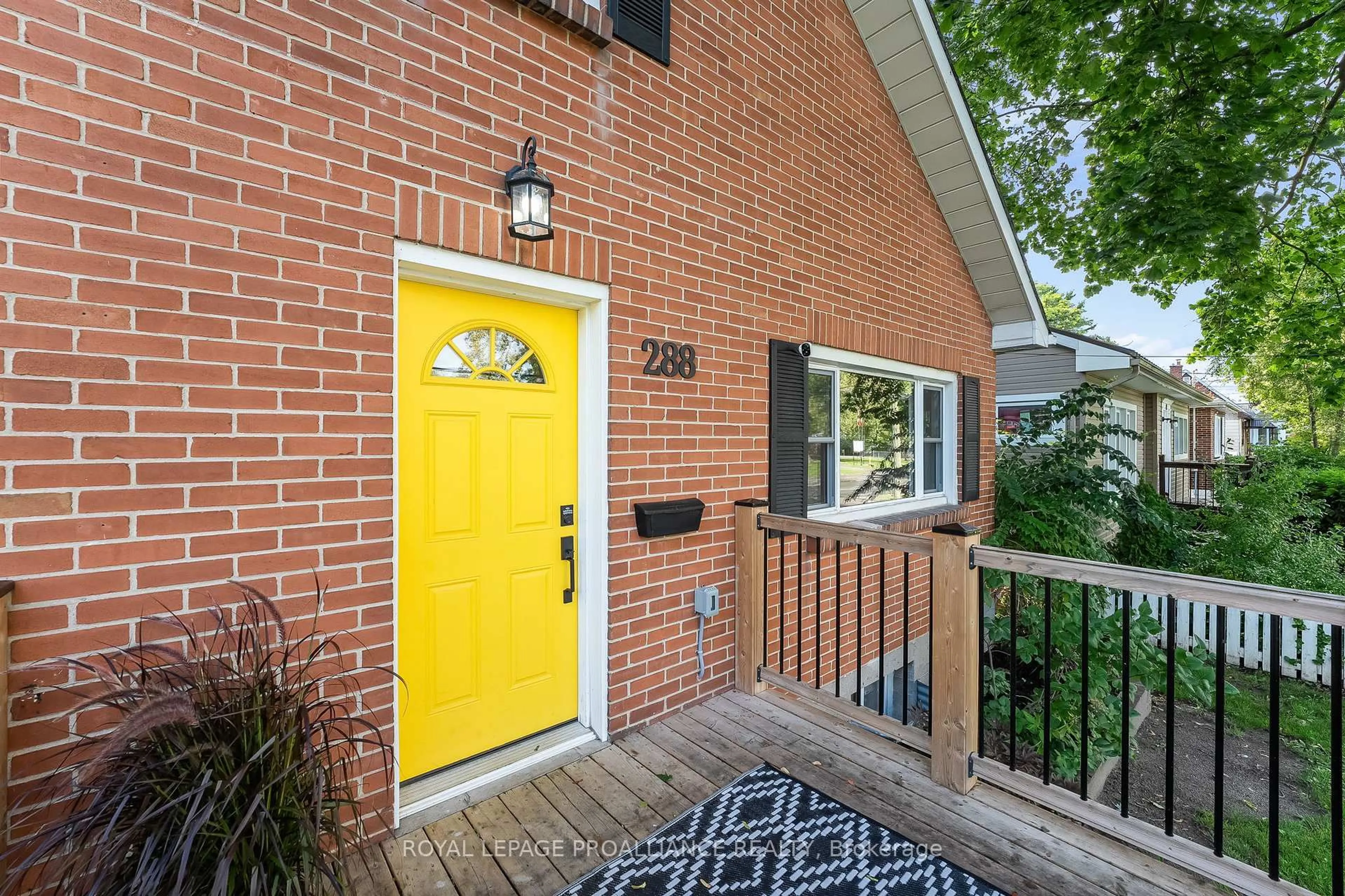 Home with brick exterior material, street for 288 MacDonald Ave, Belleville Ontario K8N 3Z2