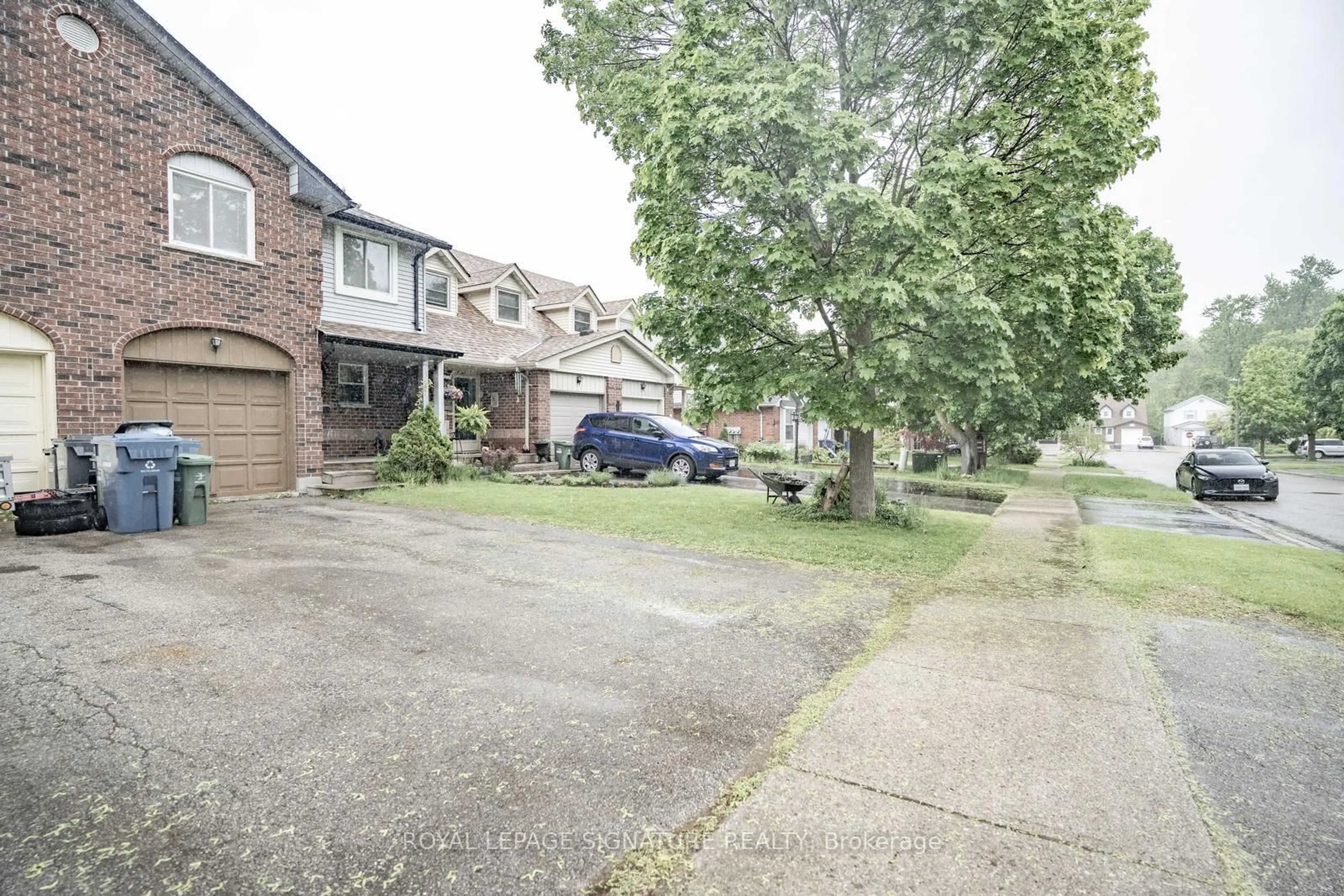 A pic from outside/outdoor area/front of a property/back of a property/a pic from drone, street for 78 Grandridge Cres, Guelph Ontario N1H 8G3