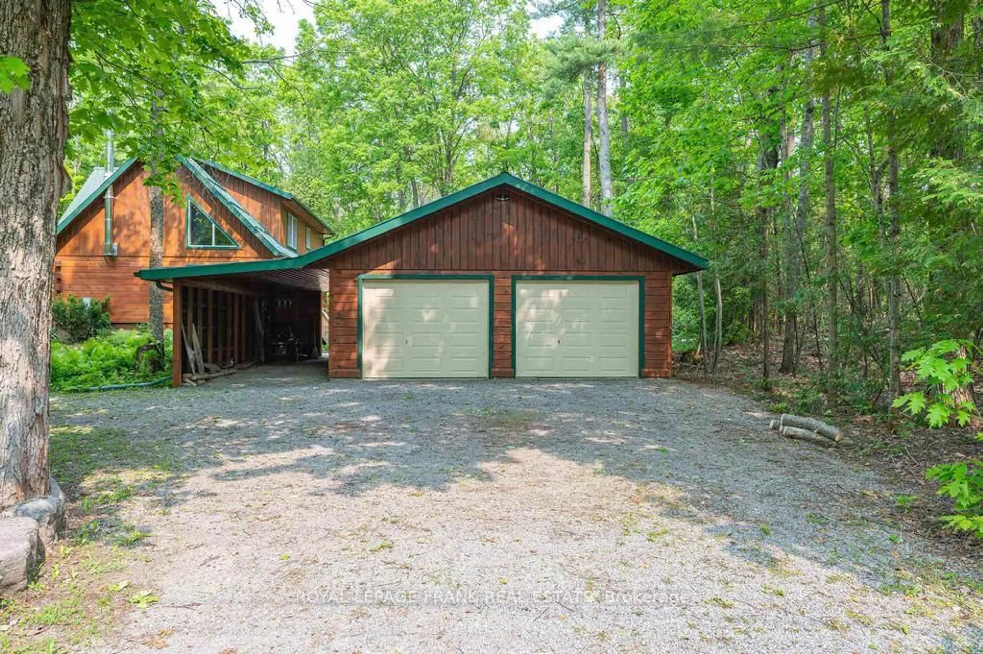 Indoor garage for 120 Sugarbush Cres, Trent Lakes Ontario K0L 1J0