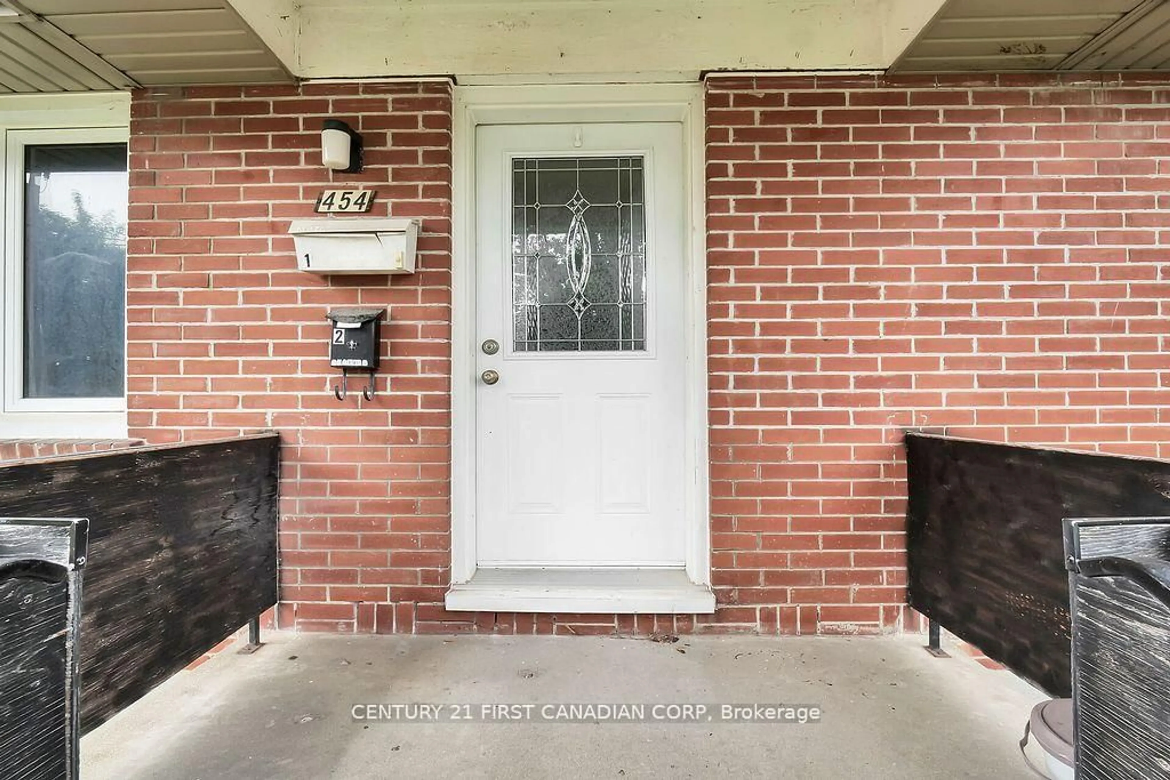 Indoor entryway for 454 Salisbury St, London East Ontario N5Y 3B2