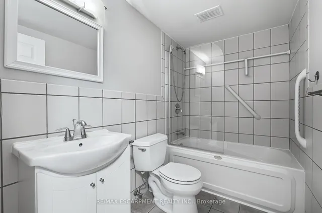 Additional property image - 8 Woodman Dr Unit 708