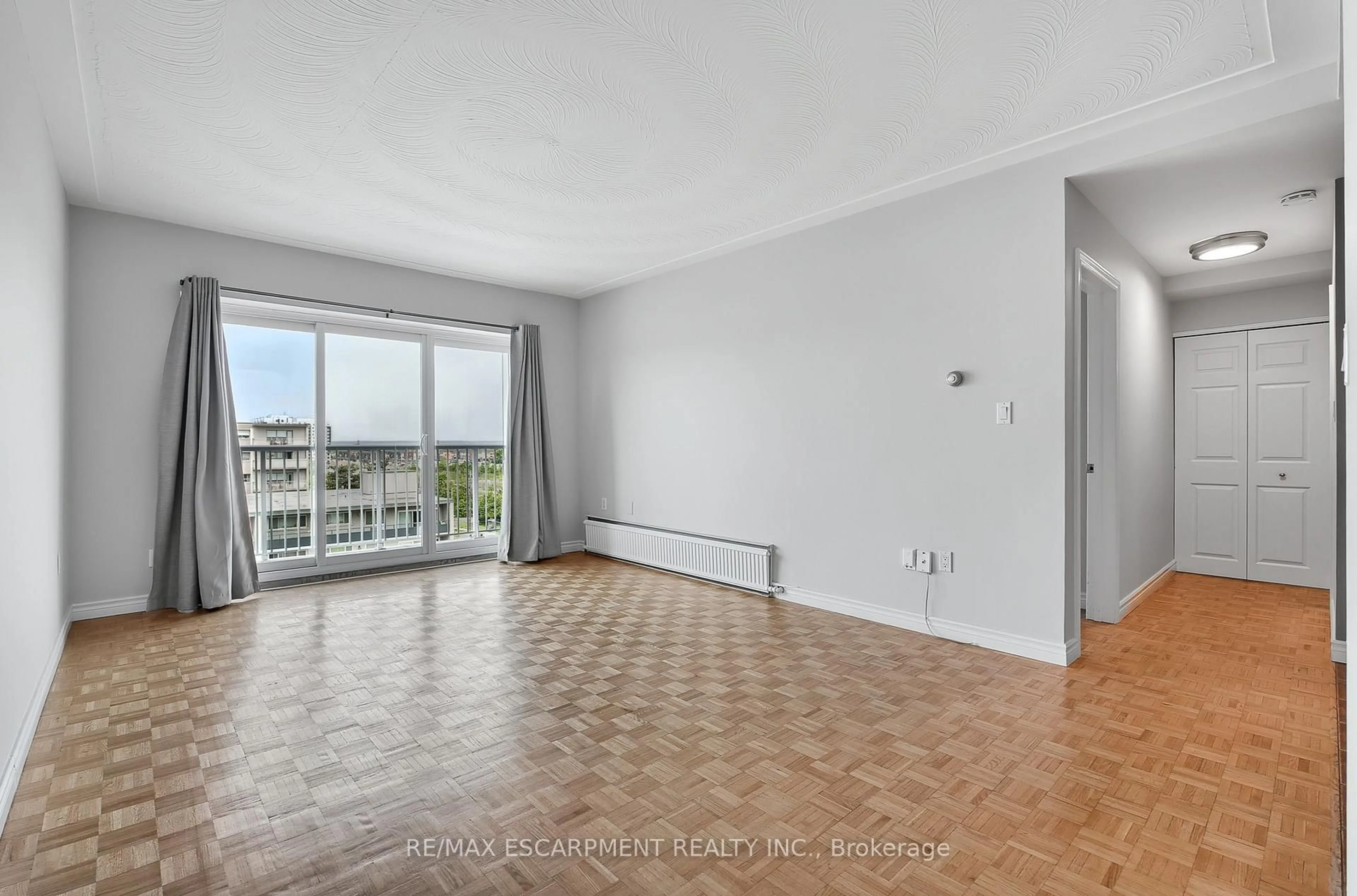 A pic of a room for 8 Woodman Dr #708, Hamilton Ontario L8K 4C9
