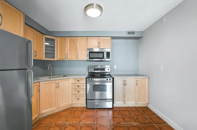 Additional property image - 8 Woodman Dr Unit 708