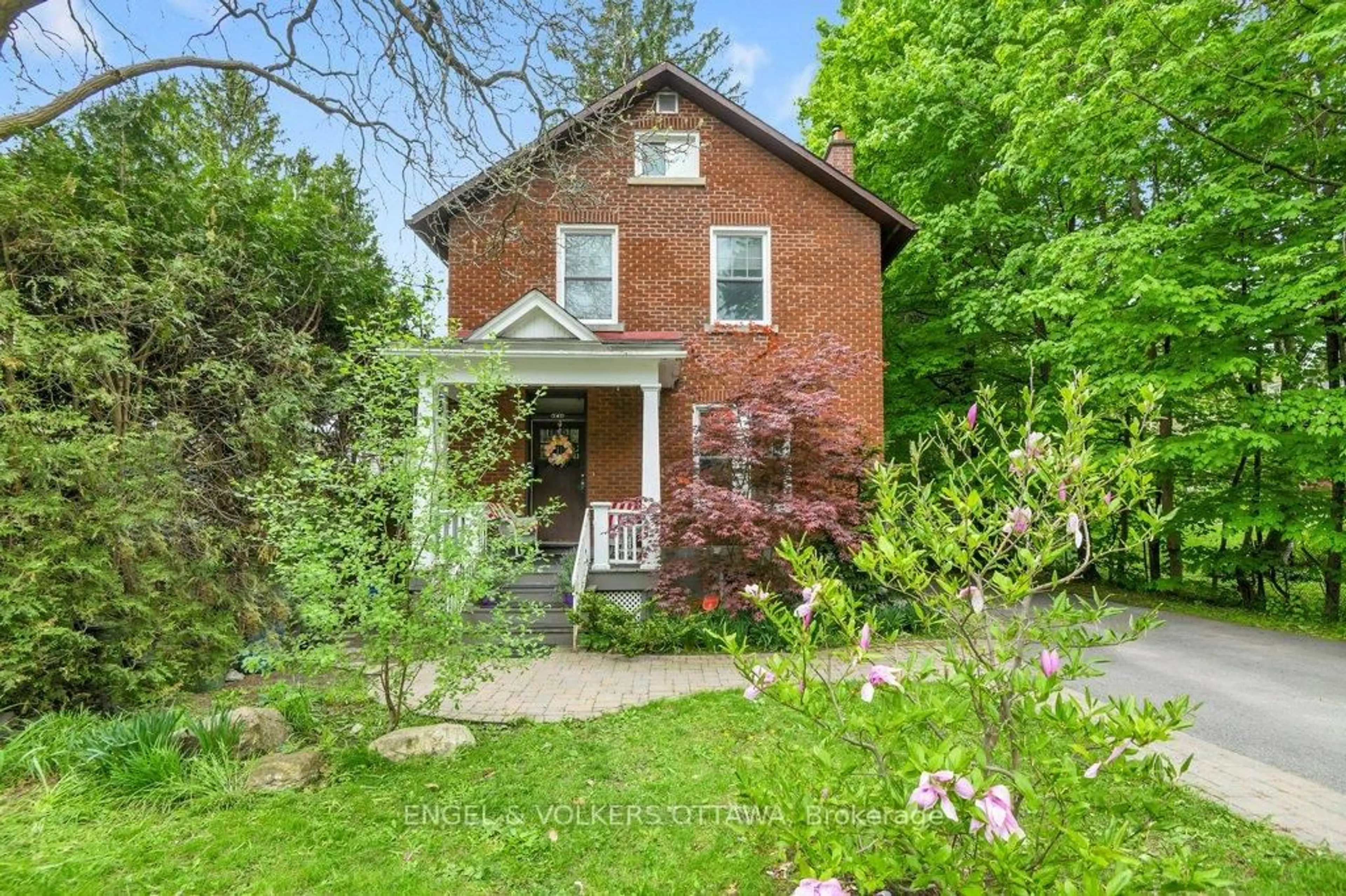 Unknown for 141 Minto Pl, Ottawa Ontario K1M 0B6