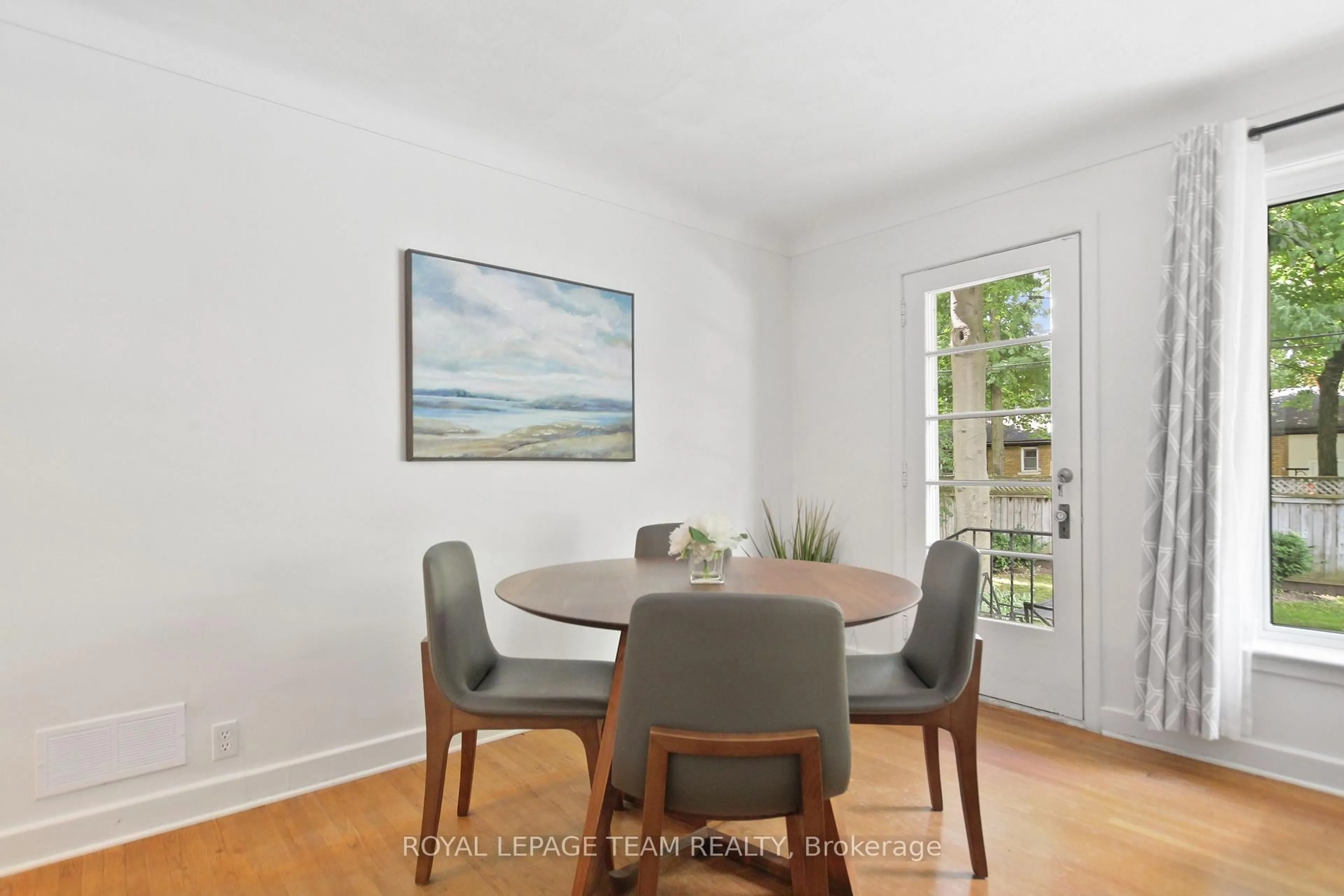 Dining room, wood/laminate floor for 2176 Woodcrest Rd, Ottawa Ontario K1H 6H8