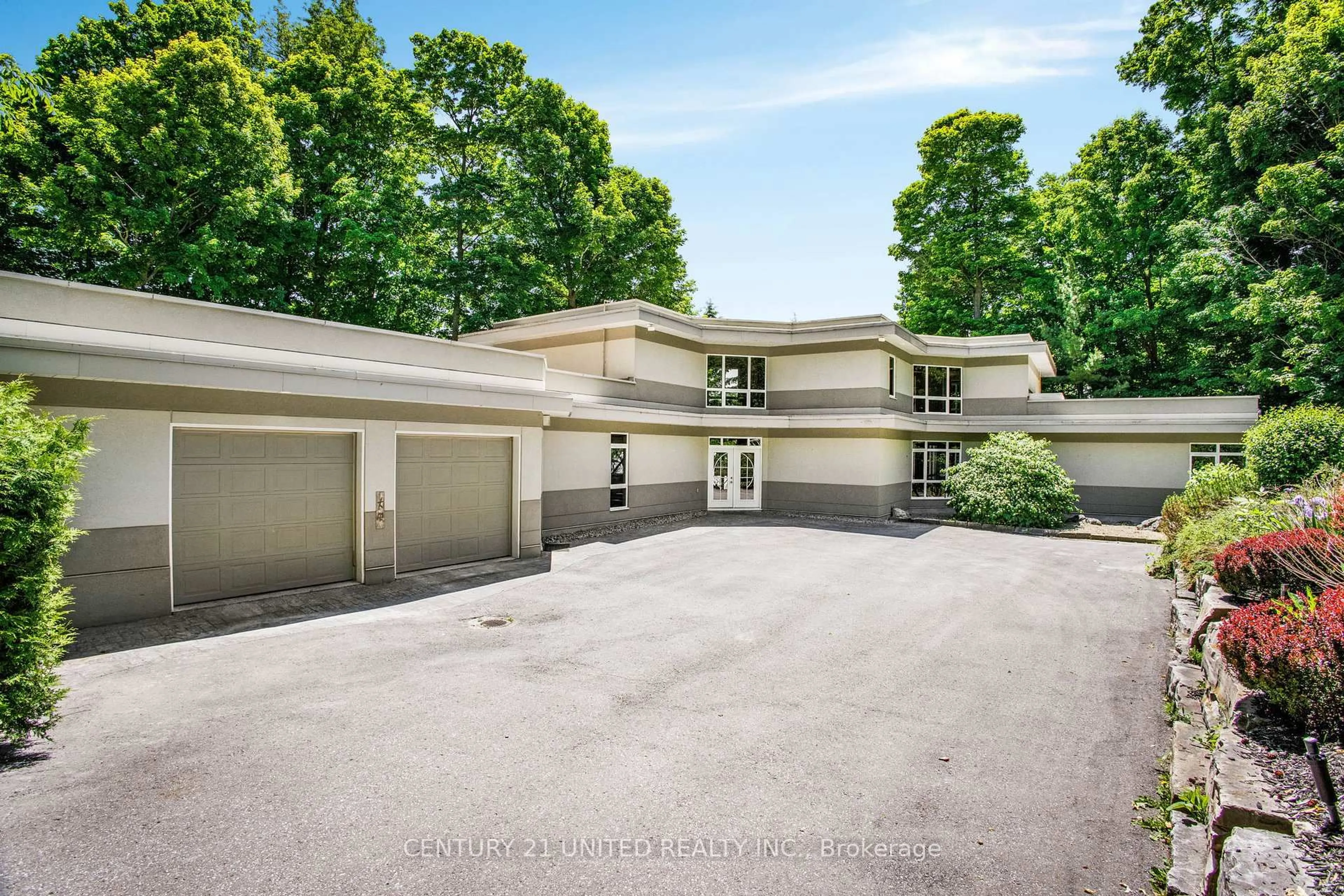 A pic from outside/outdoor area/front of a property/back of a property/a pic from drone, street for 75 Darling Dr, Selwyn Ontario K0L 2W0