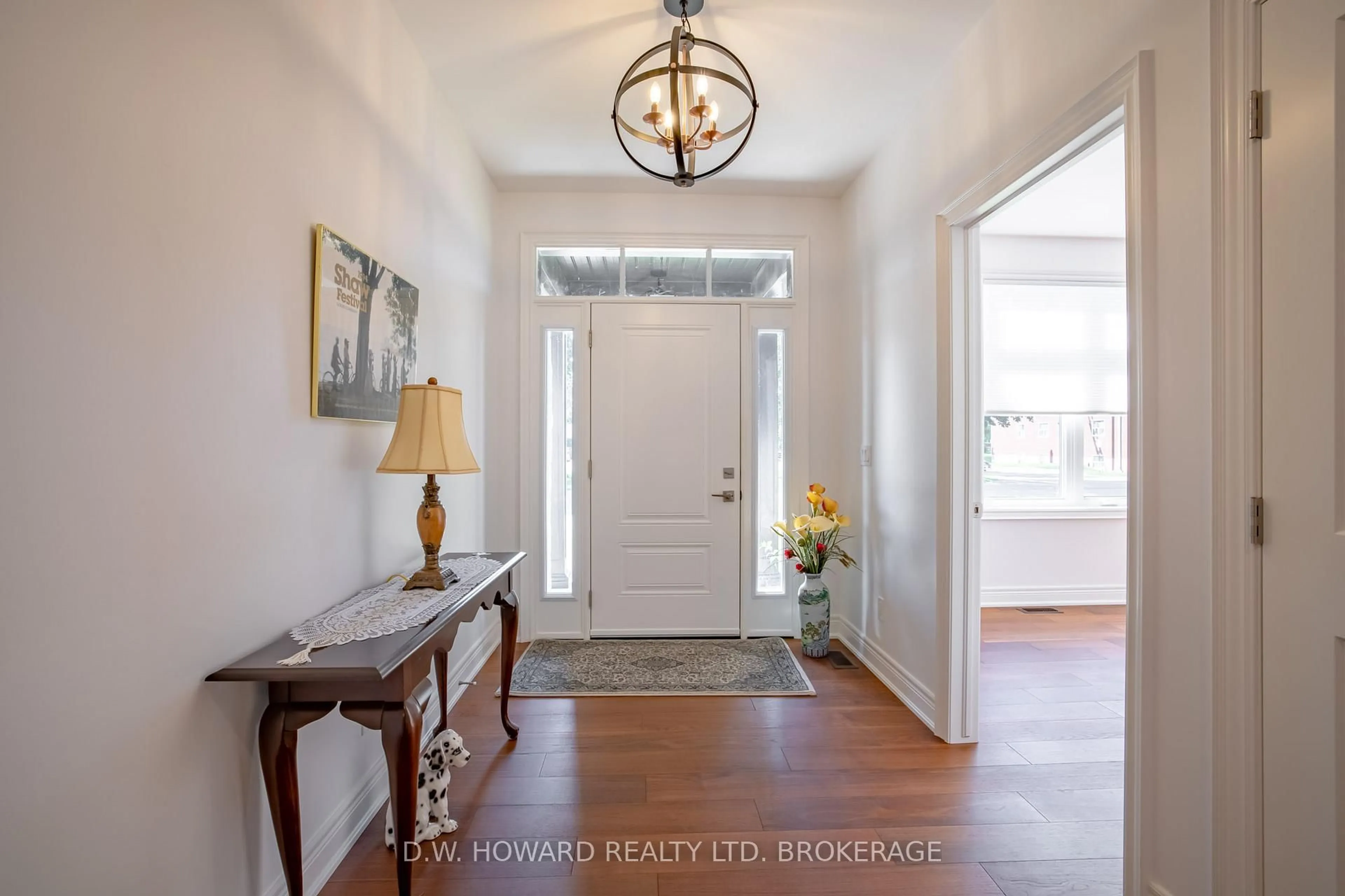 Indoor entryway for 1129 Balfour St, Pelham Ontario L0S 1C0