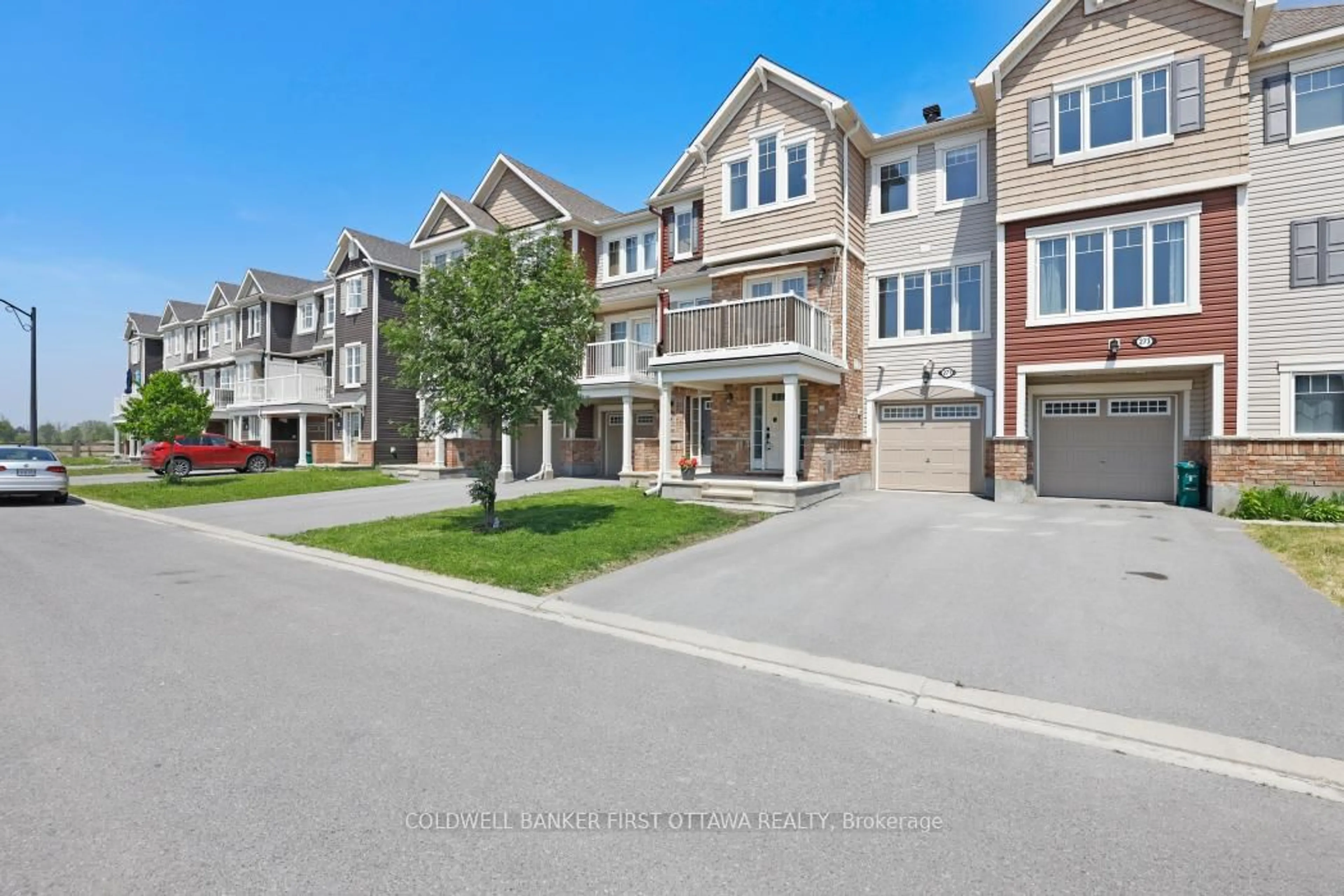 A pic from outside/outdoor area/front of a property/back of a property/a pic from drone, street for 271 Brassy Minnow Cres, Ottawa Ontario K2J 6J9