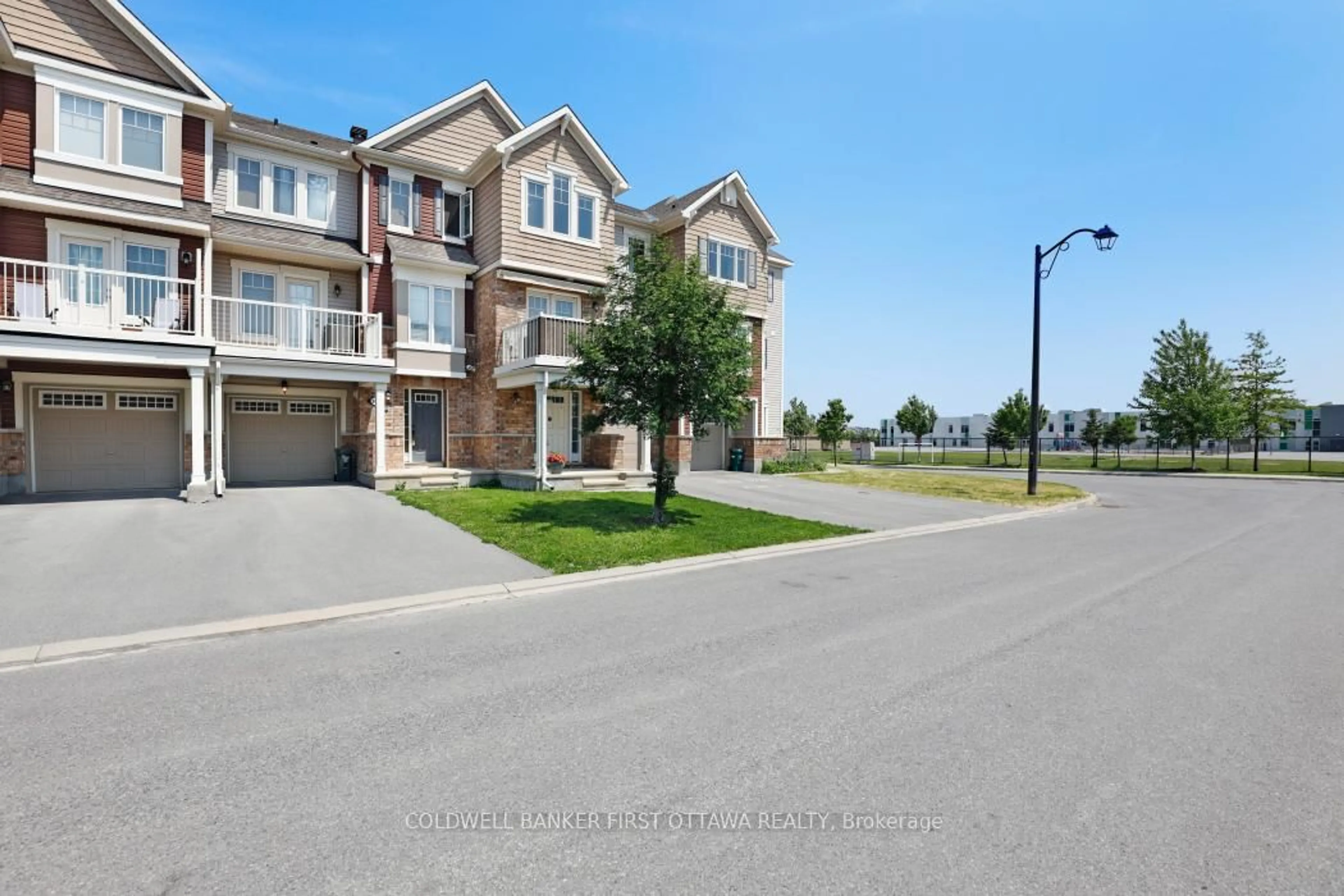 A pic from outside/outdoor area/front of a property/back of a property/a pic from drone, unknown for 271 Brassy Minnow Cres, Ottawa Ontario K2J 6J9