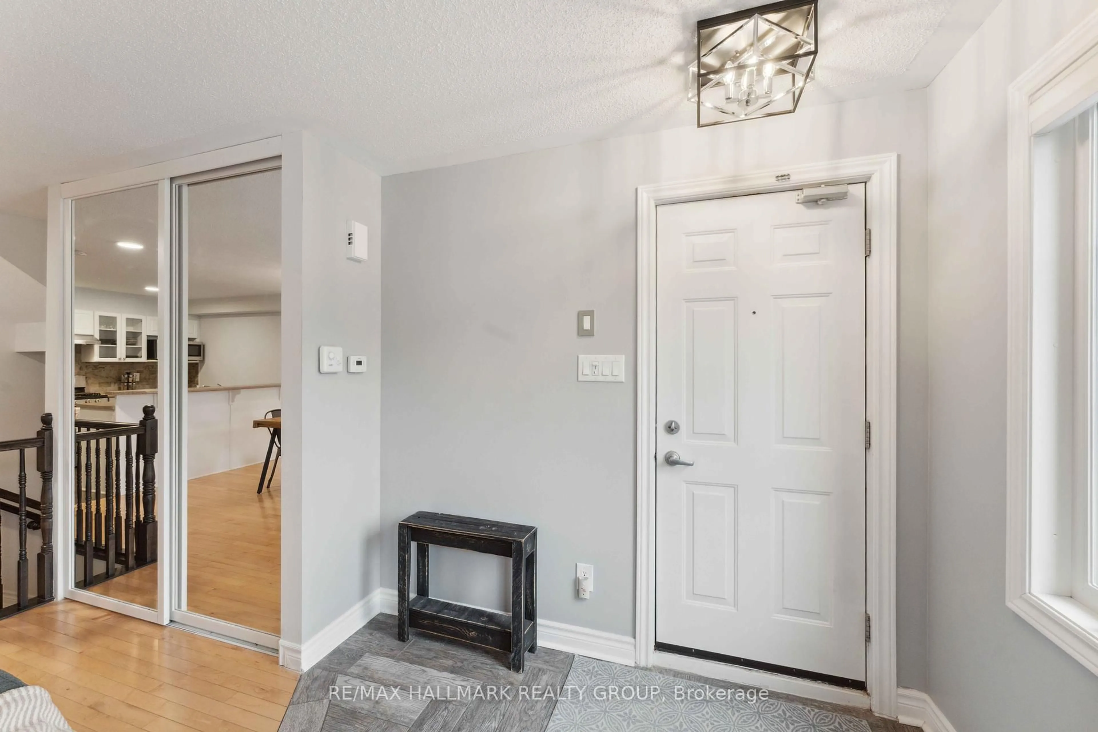 Indoor entryway for 293A Titanium Private, Ottawa Ontario K1C 0A5