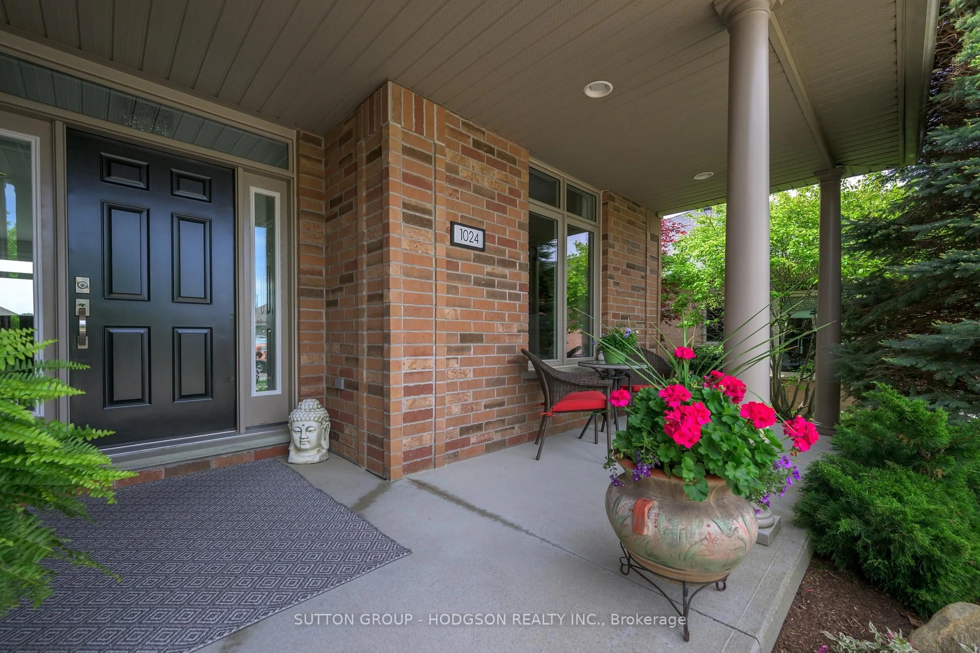 Indoor entryway for 1024 Sandy Somerville Dr, London South Ontario N6K 5R1