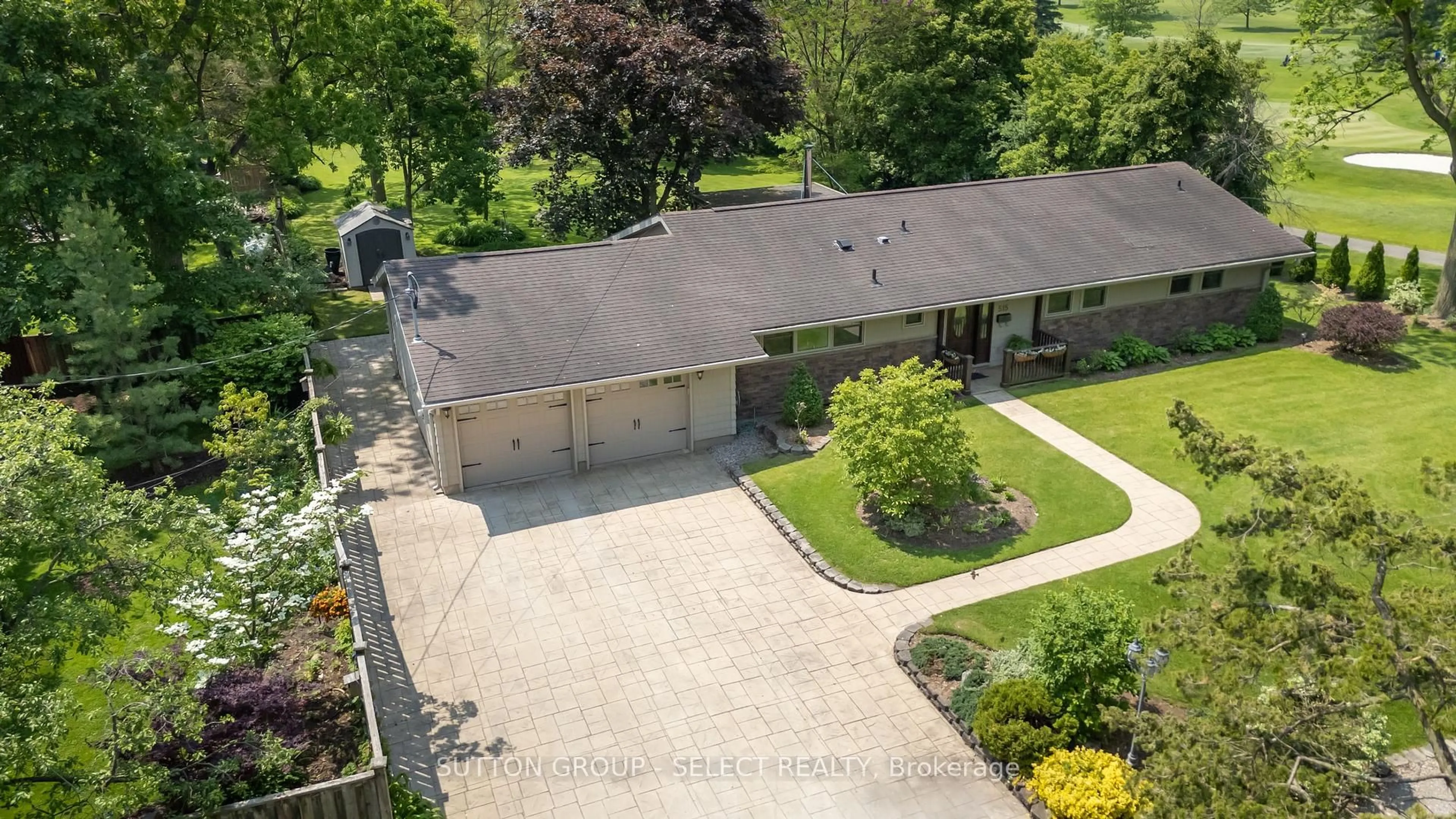 A pic from outside/outdoor area/front of a property/back of a property/a pic from drone, street for 515 Upper Queen St, London South Ontario N6C 3T8