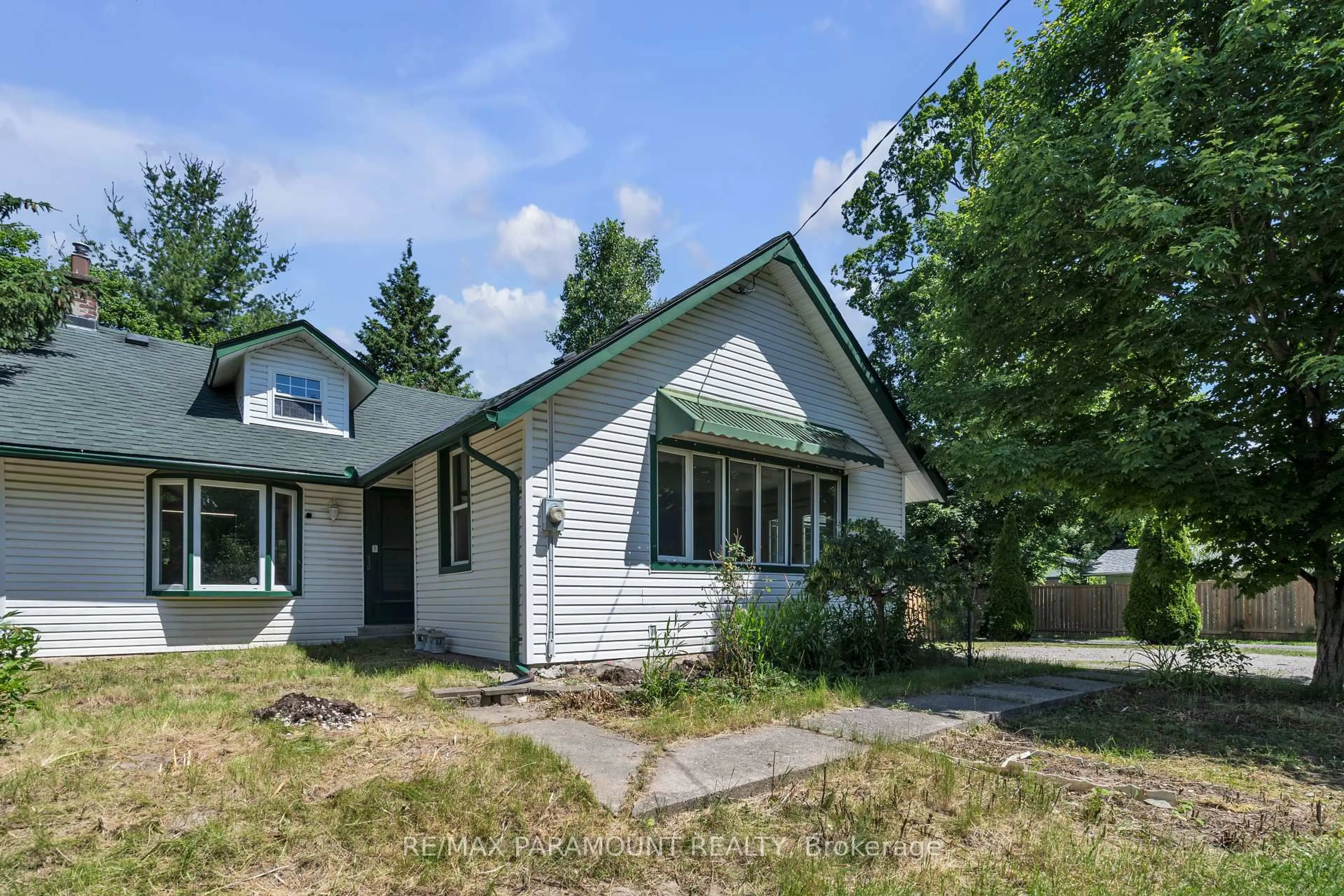 Home with vinyl exterior material, street for 1778 Parkhurst Ave, London East Ontario N5V 2C3