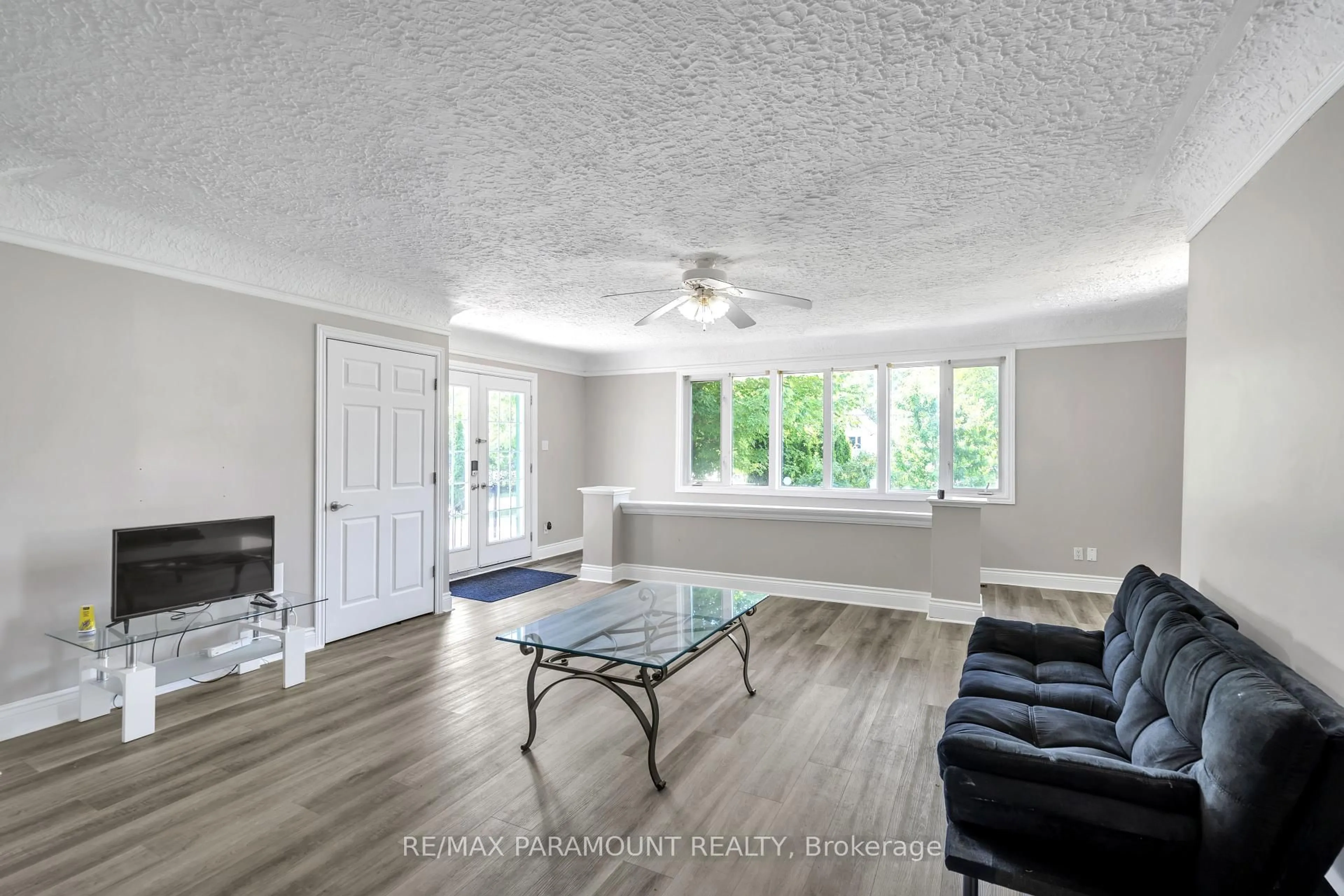Living room with furniture, unknown for 1778 Parkhurst Ave, London East Ontario N5V 2C3