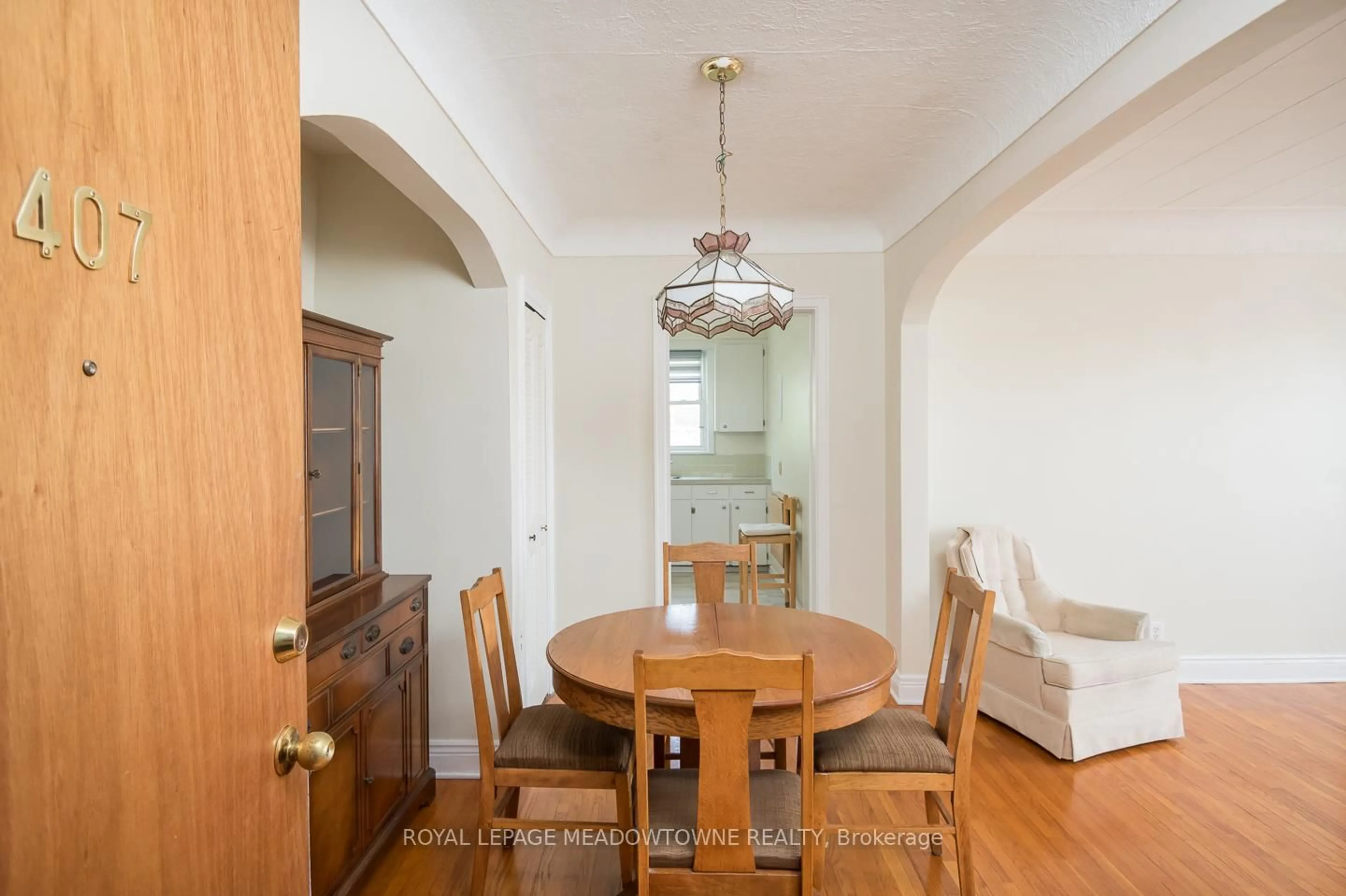 Dining room, wood/laminate floor for 5 East 36th St #407C, Hamilton Ontario L8V 3Y6