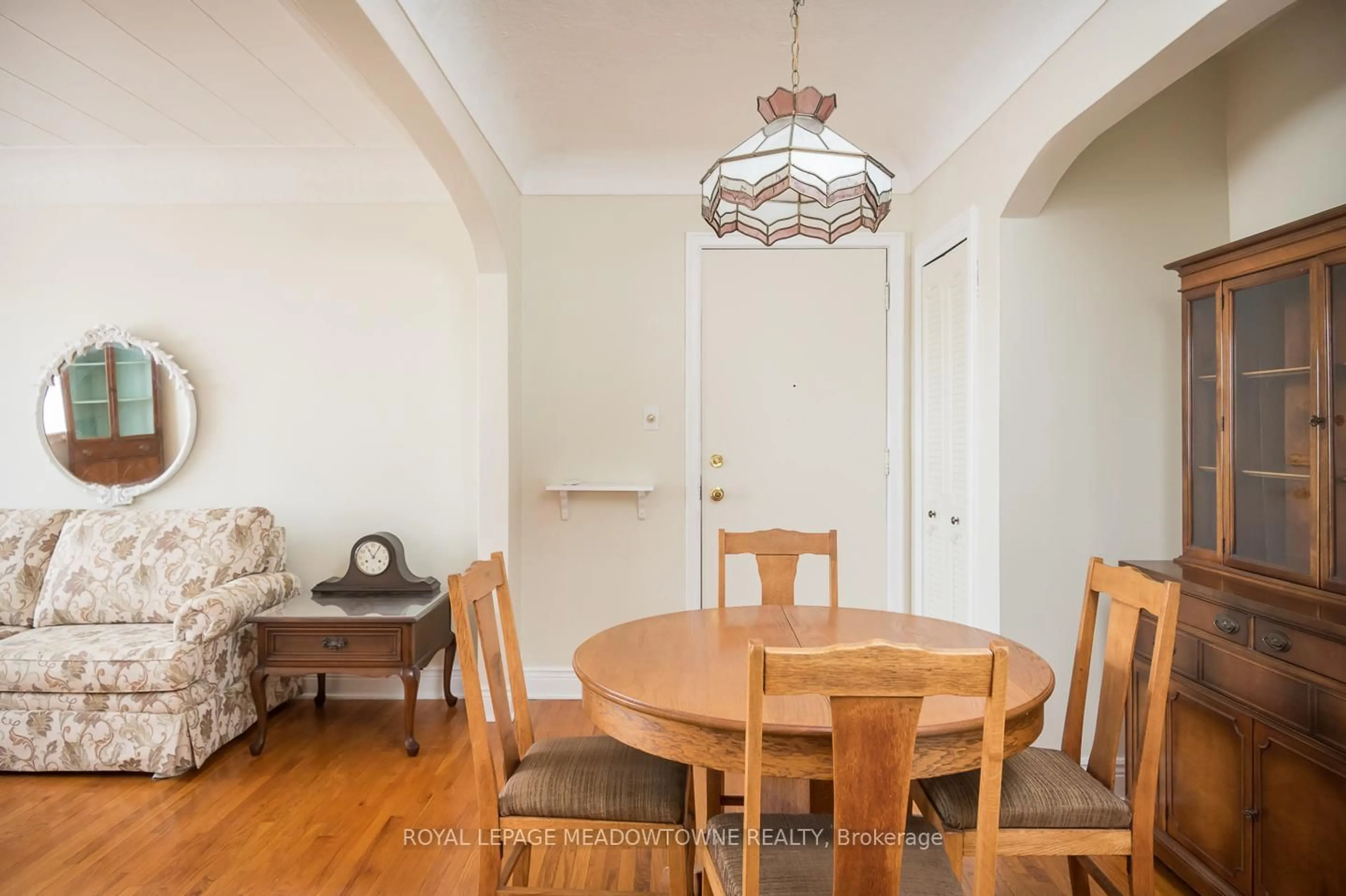 Dining room, wood/laminate floor for 5 East 36th St #407C, Hamilton Ontario L8V 3Y6