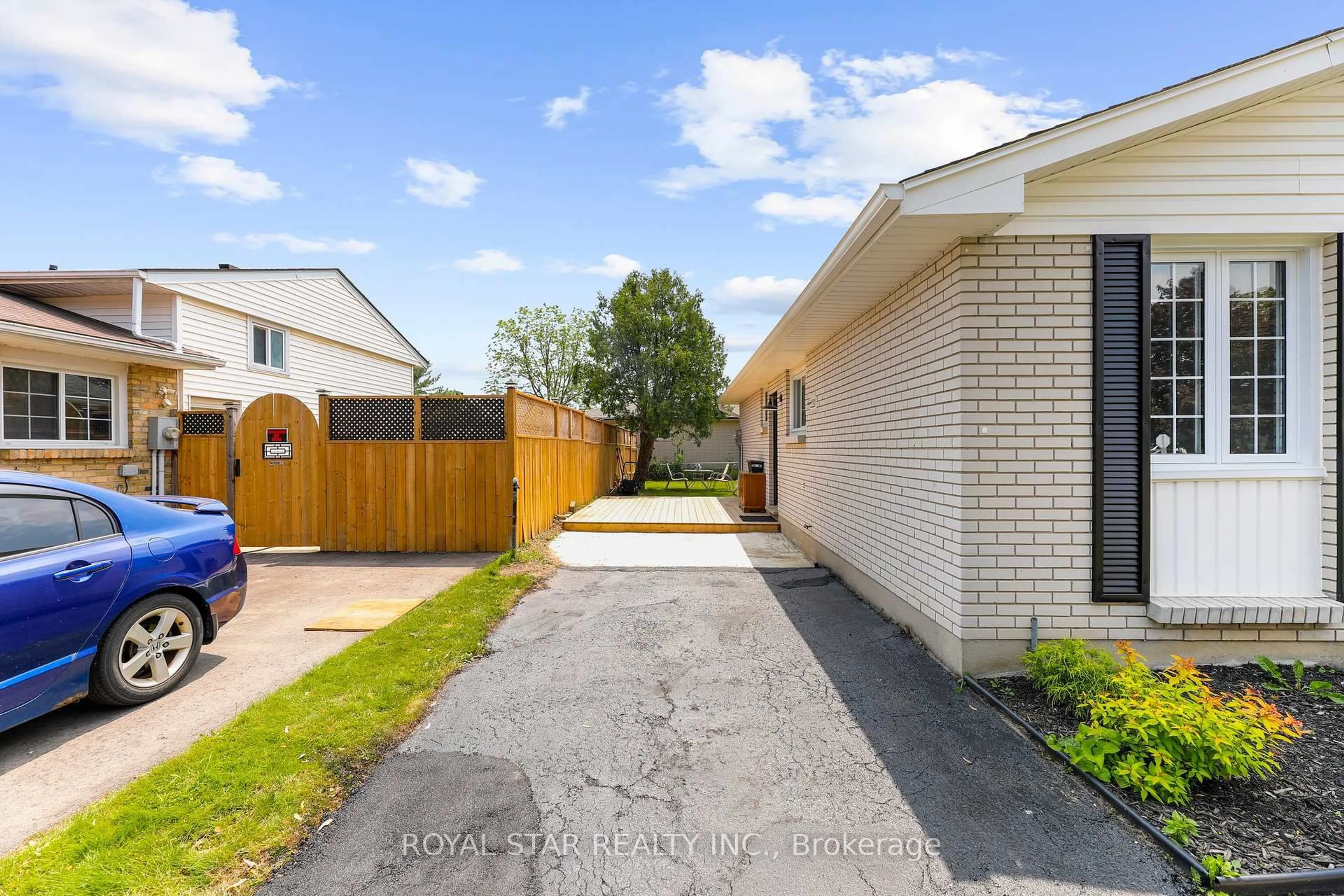 A pic from outside/outdoor area/front of a property/back of a property/a pic from drone, street for 188 Kipling Ave, London East Ontario N5V 1K2