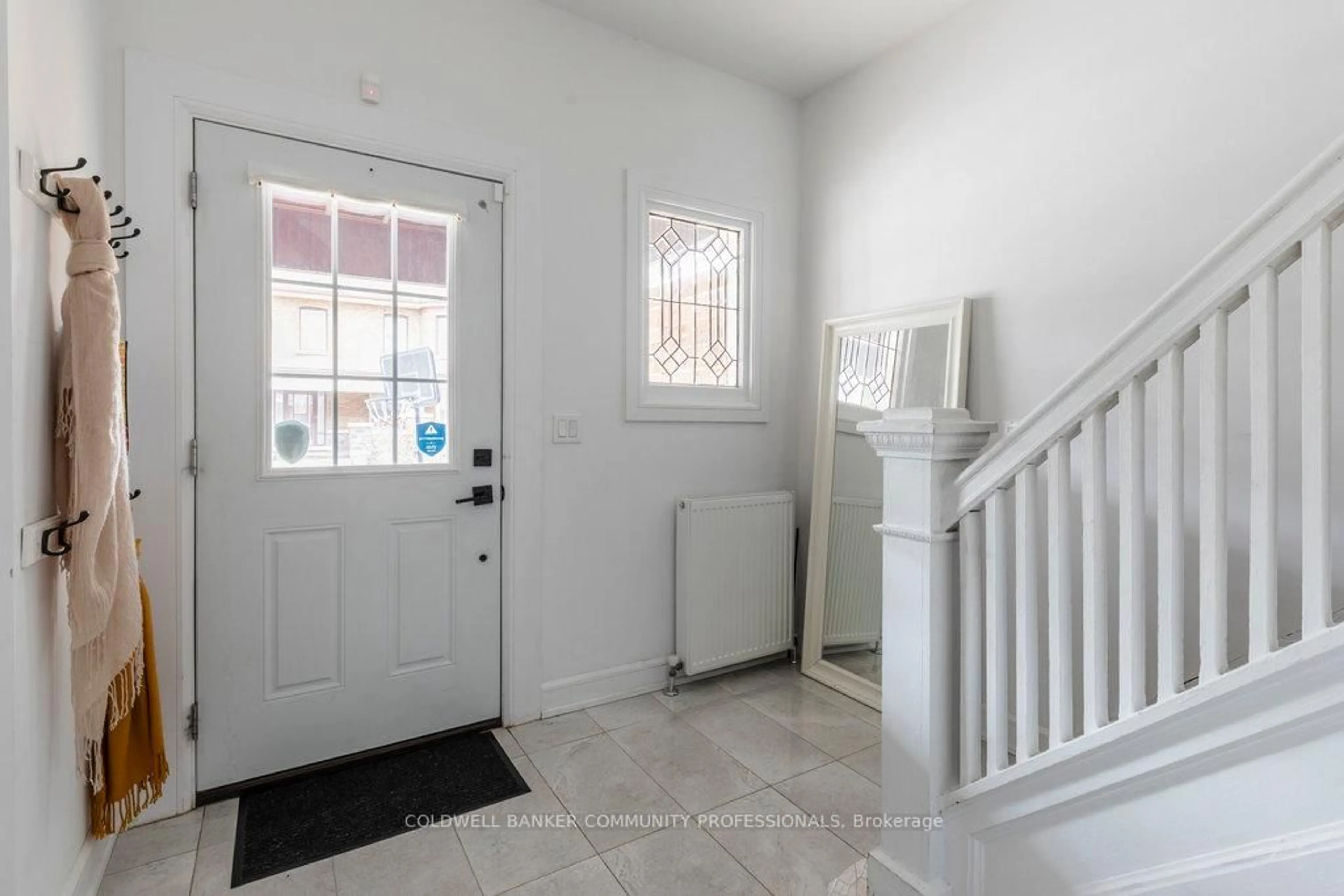 Indoor entryway for 79 Fairholt Rd, Hamilton Ontario L8M 2T6