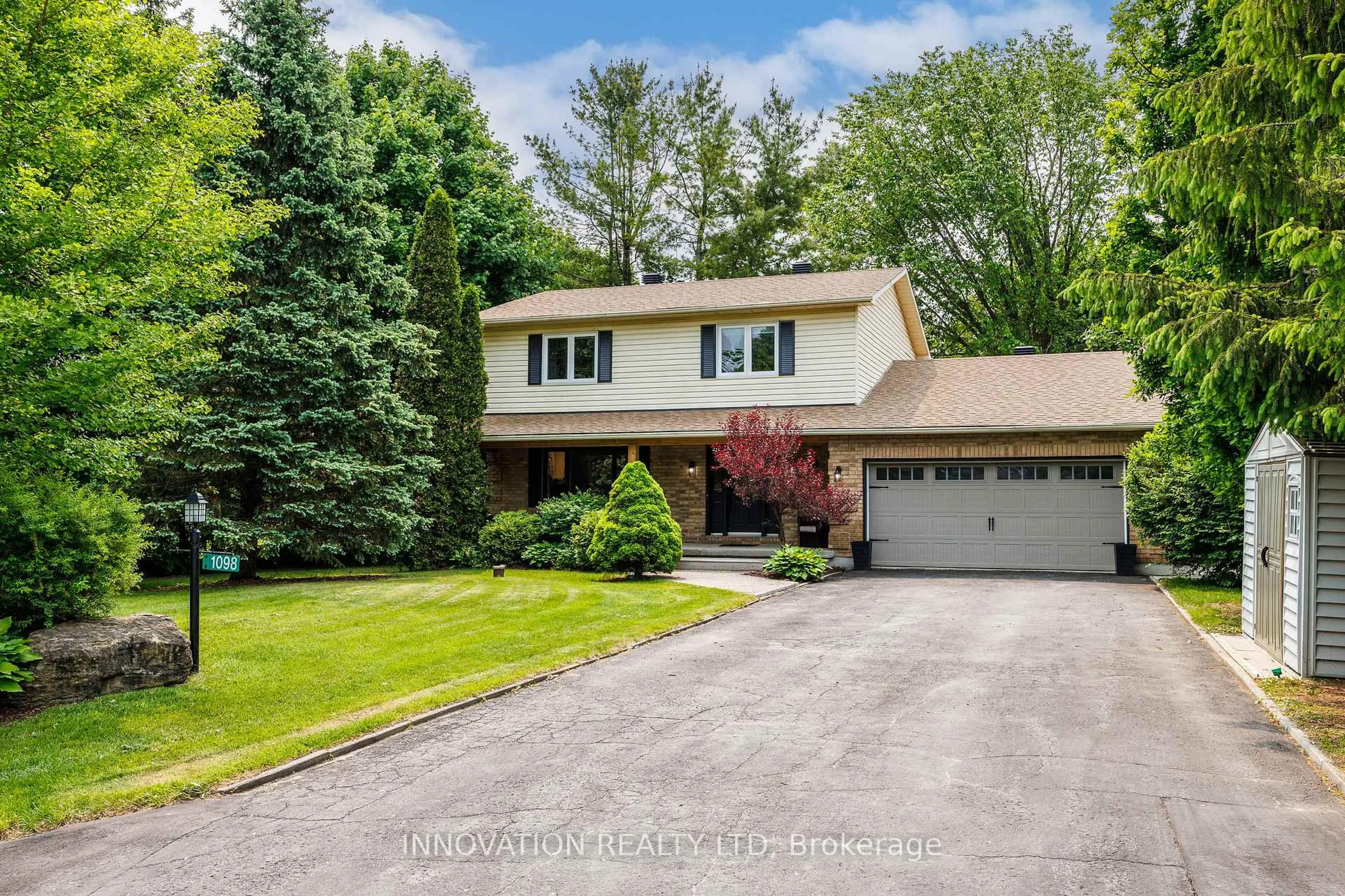 Home with vinyl exterior material, street for 1098 Cindy Hill Cres, Ottawa Ontario K4M 1E8