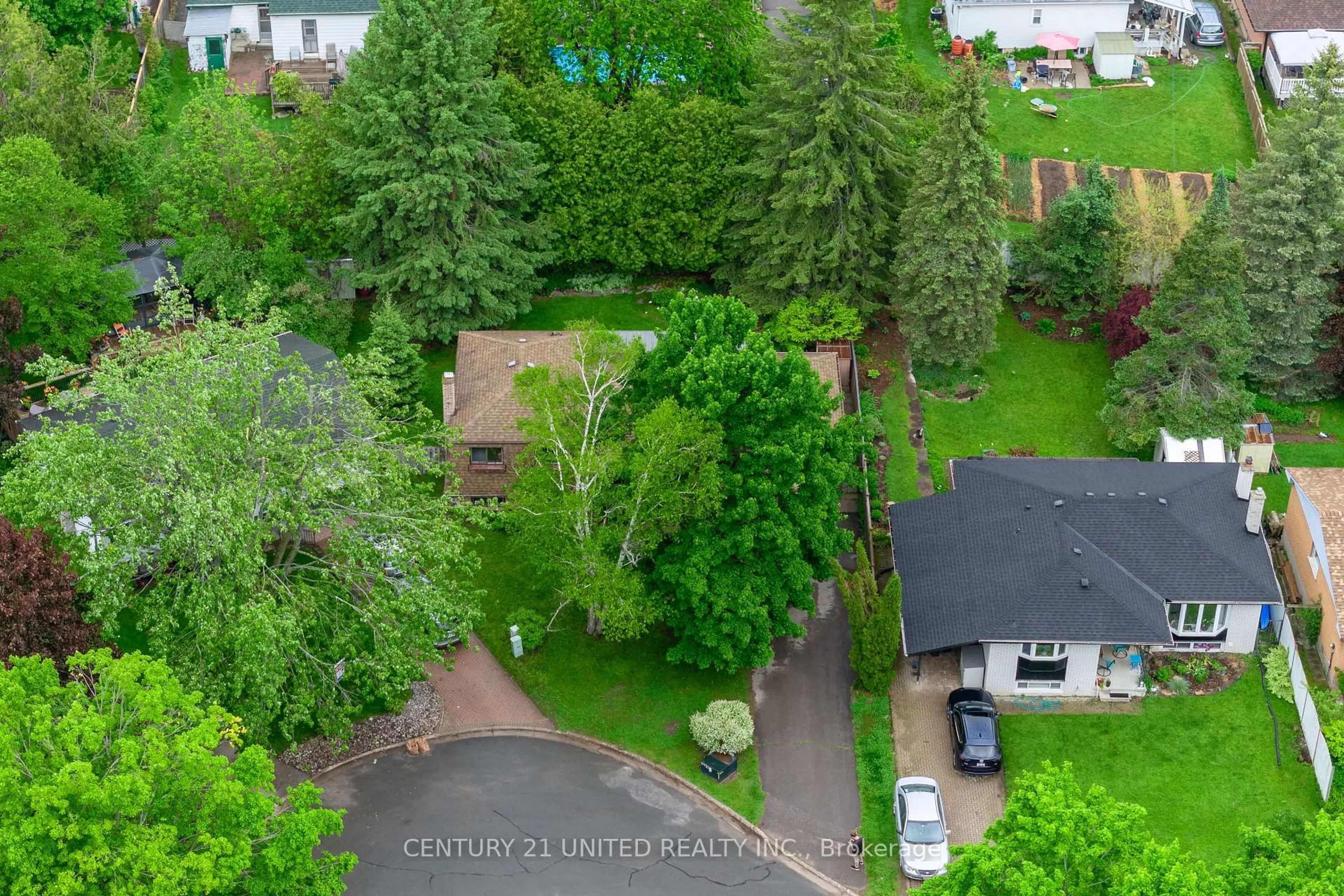 A pic from outside/outdoor area/front of a property/back of a property/a pic from drone, street for 38 Parkview Dr, Peterborough North Ontario K9H 5M6