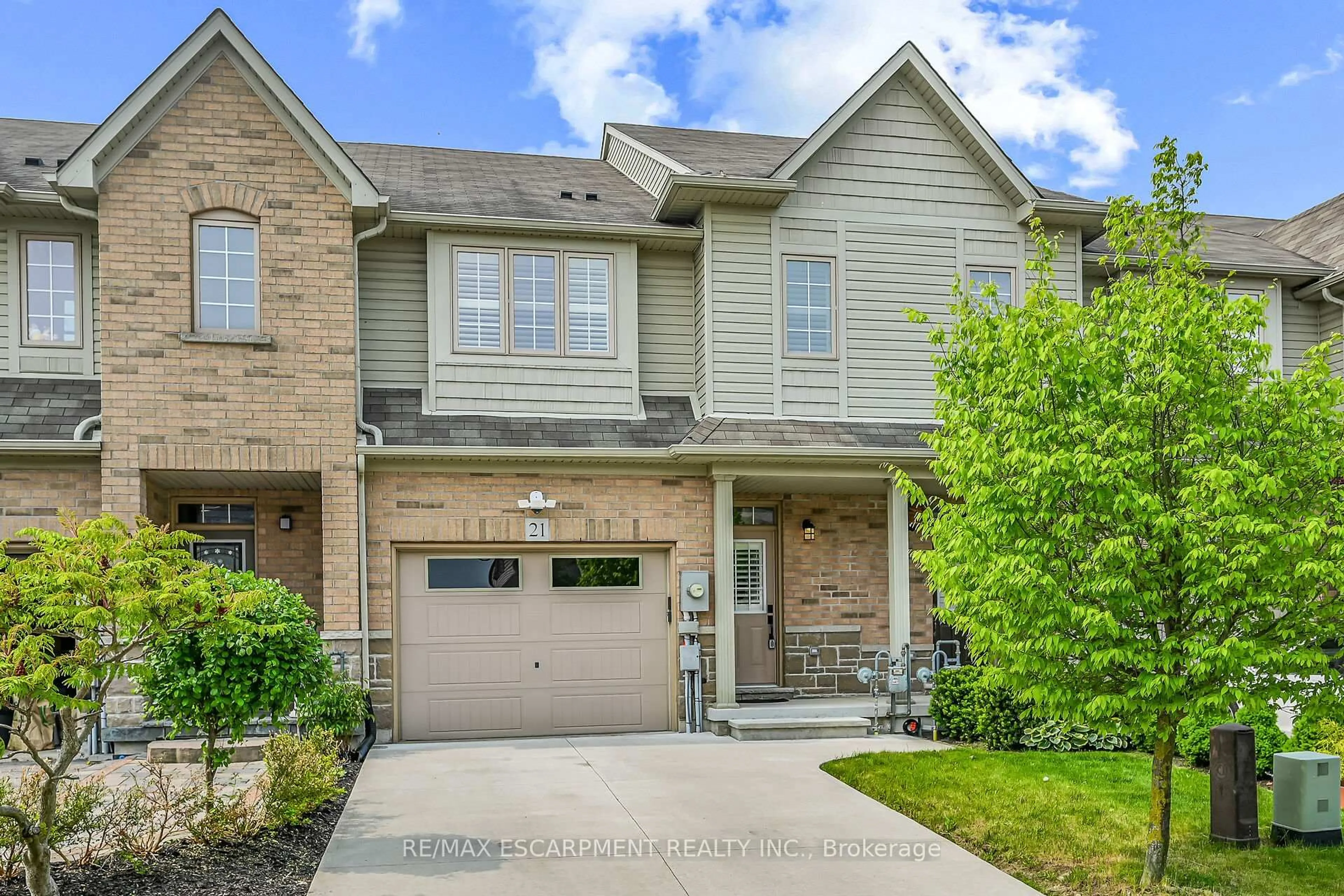 Home with brick exterior material, street for 21 Bankfield Cres, Hamilton Ontario L8J 0B9