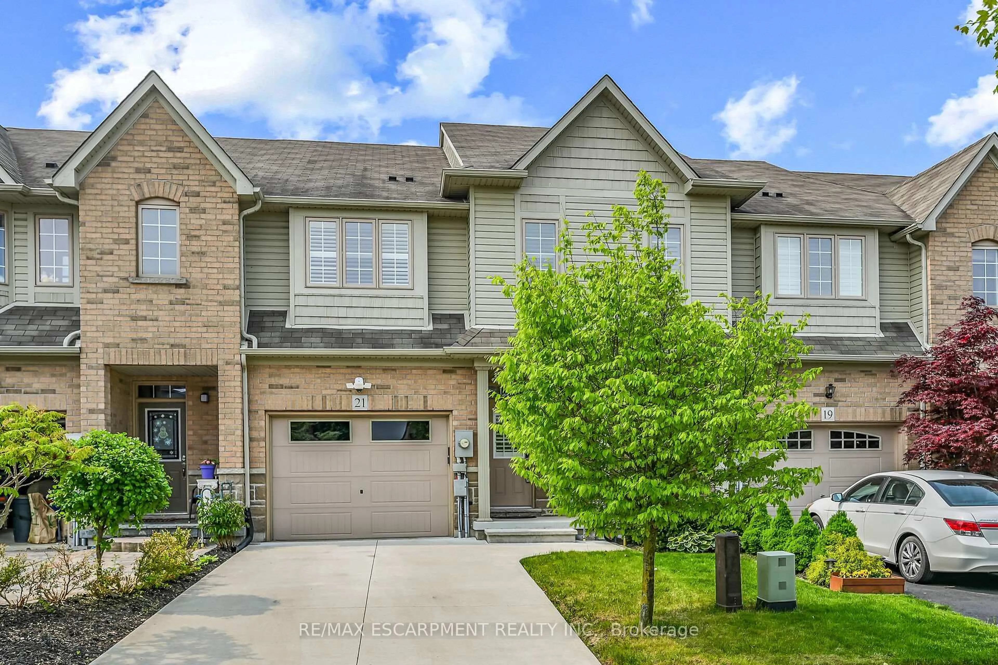 Home with brick exterior material, street for 21 Bankfield Cres, Hamilton Ontario L8J 0B9