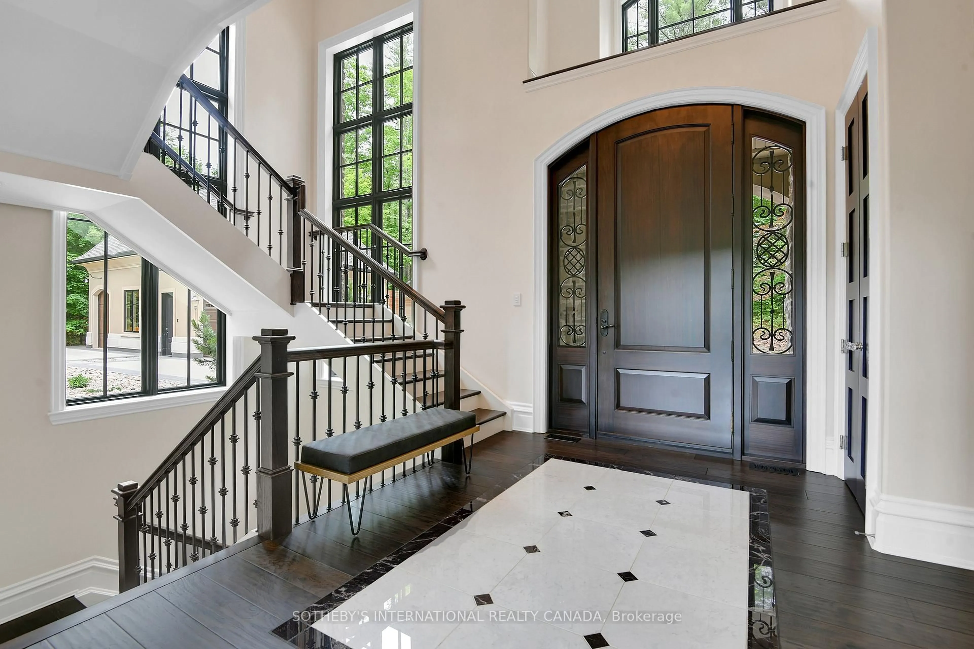 Indoor entryway for 106 Lorlei Dr, White Lake Ontario K0A 3L0