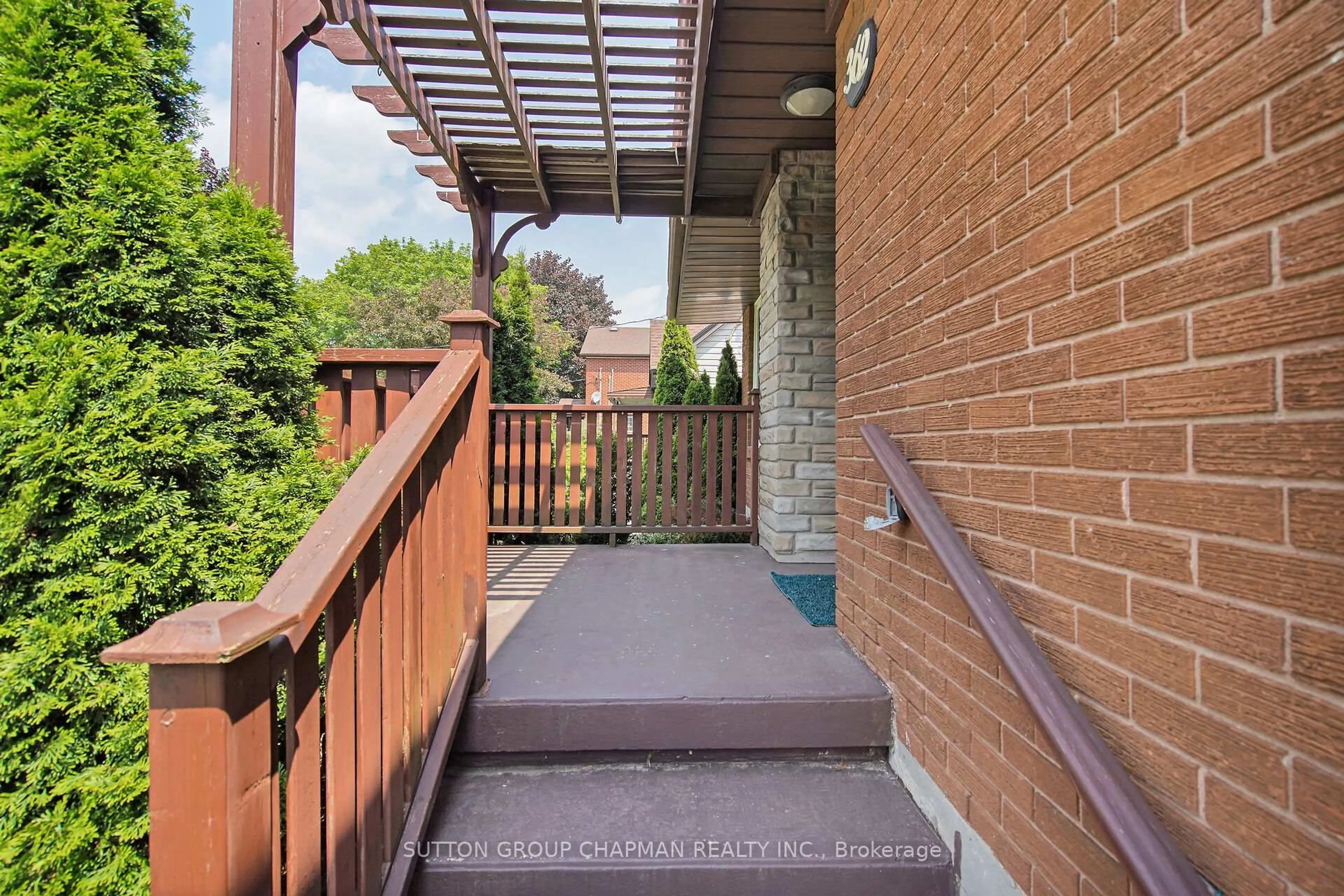 Patio, street for 362 Avondale Rd, London East Ontario N5W 5B5
