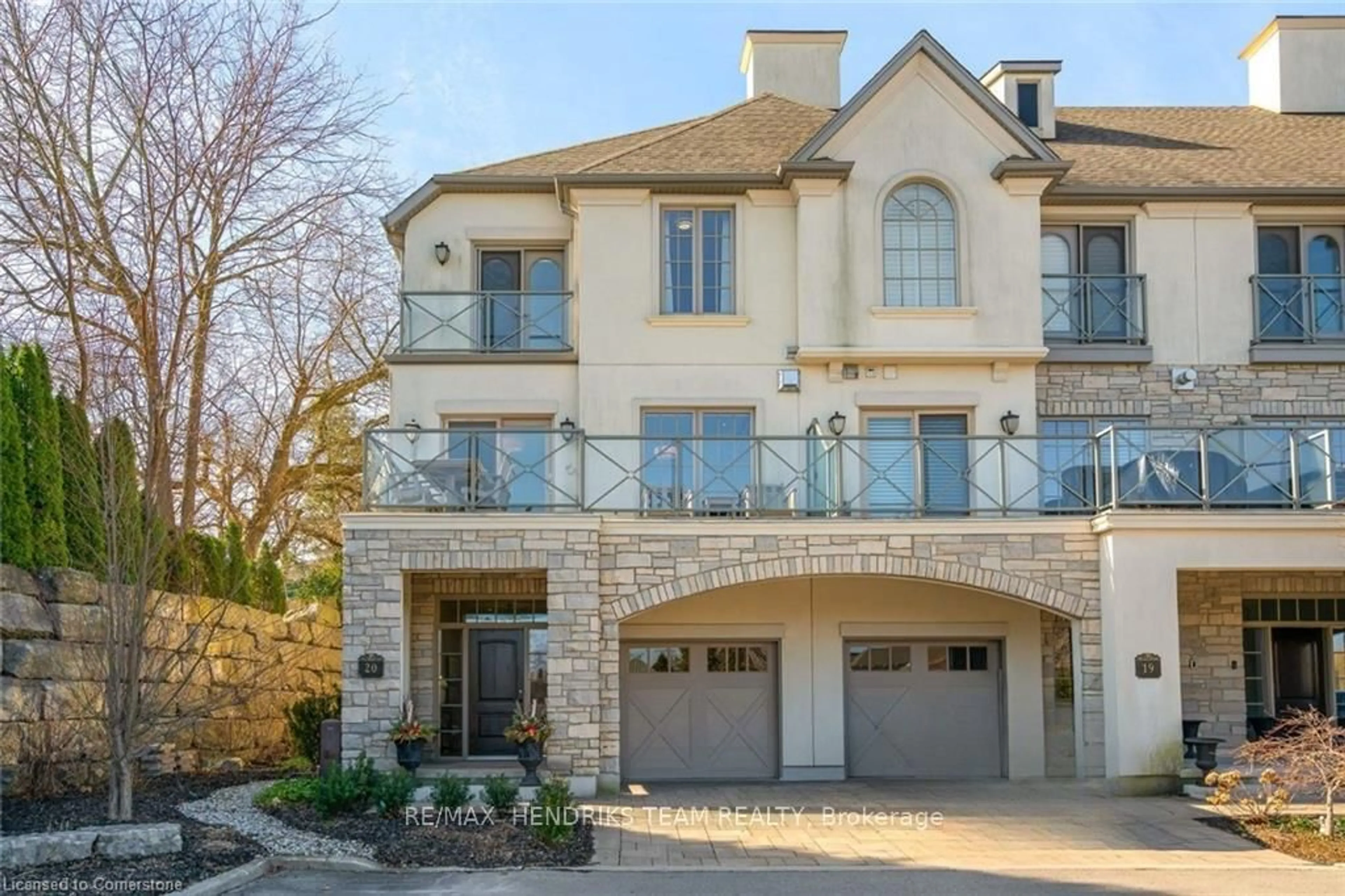 Home with brick exterior material, street for 19 Lake St #20, Grimsby Ontario L3M 0C3