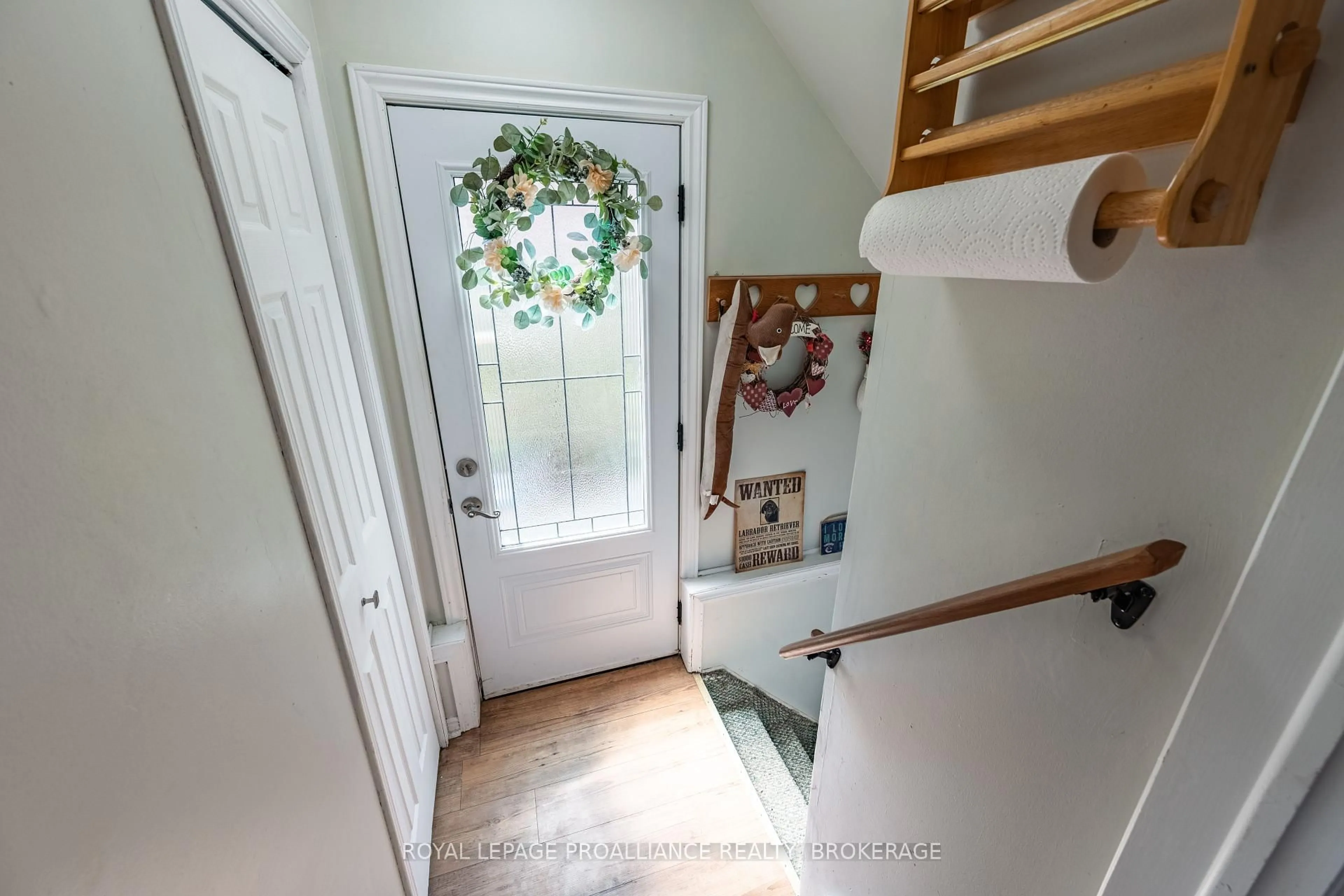 Indoor entryway for 587 Davis Dr, Kingston Ontario K7M 7Y4