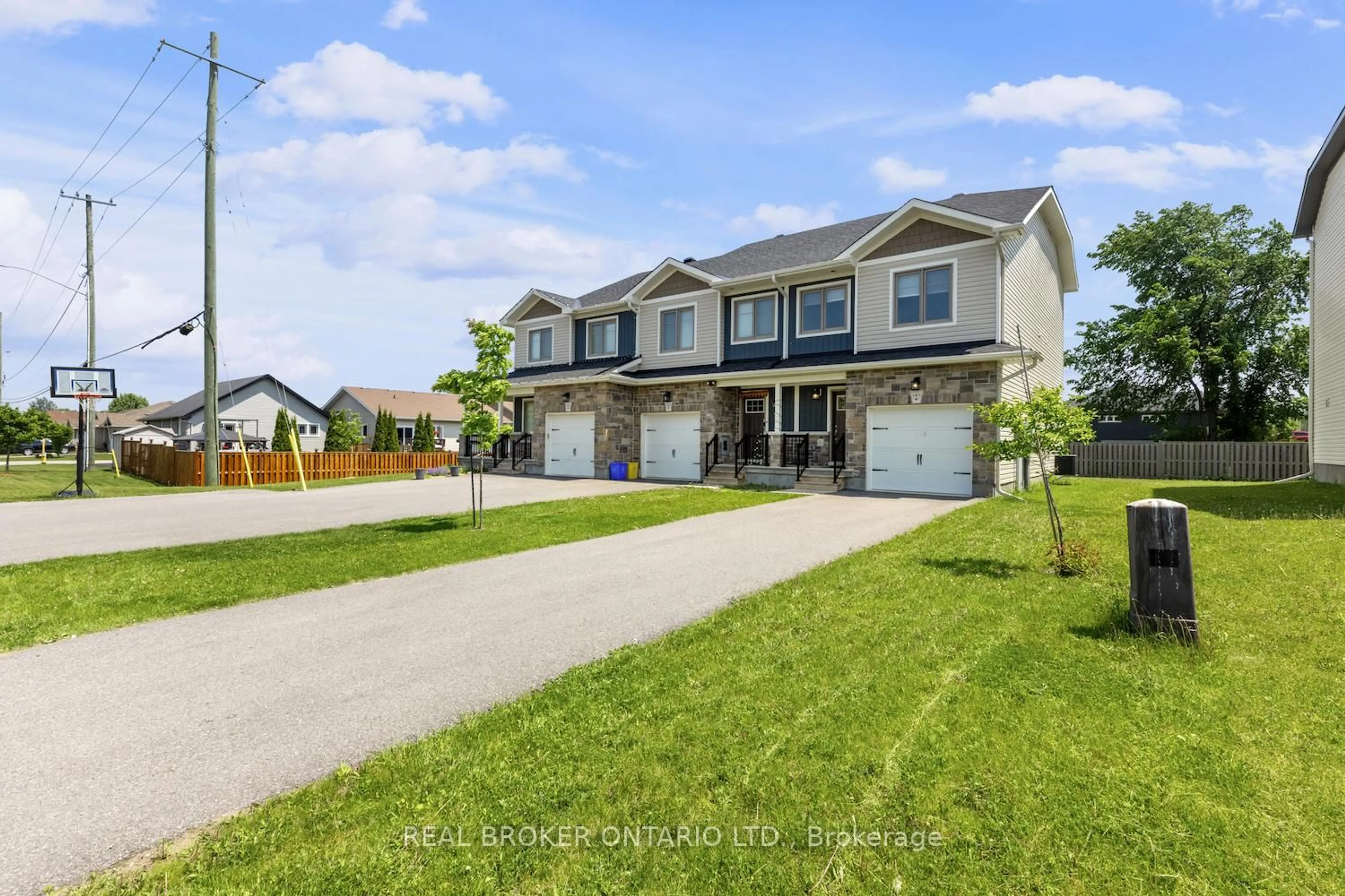 Home with vinyl exterior material, street for 145 Ferrara Dr, Smiths Falls Ontario K7A 0A2