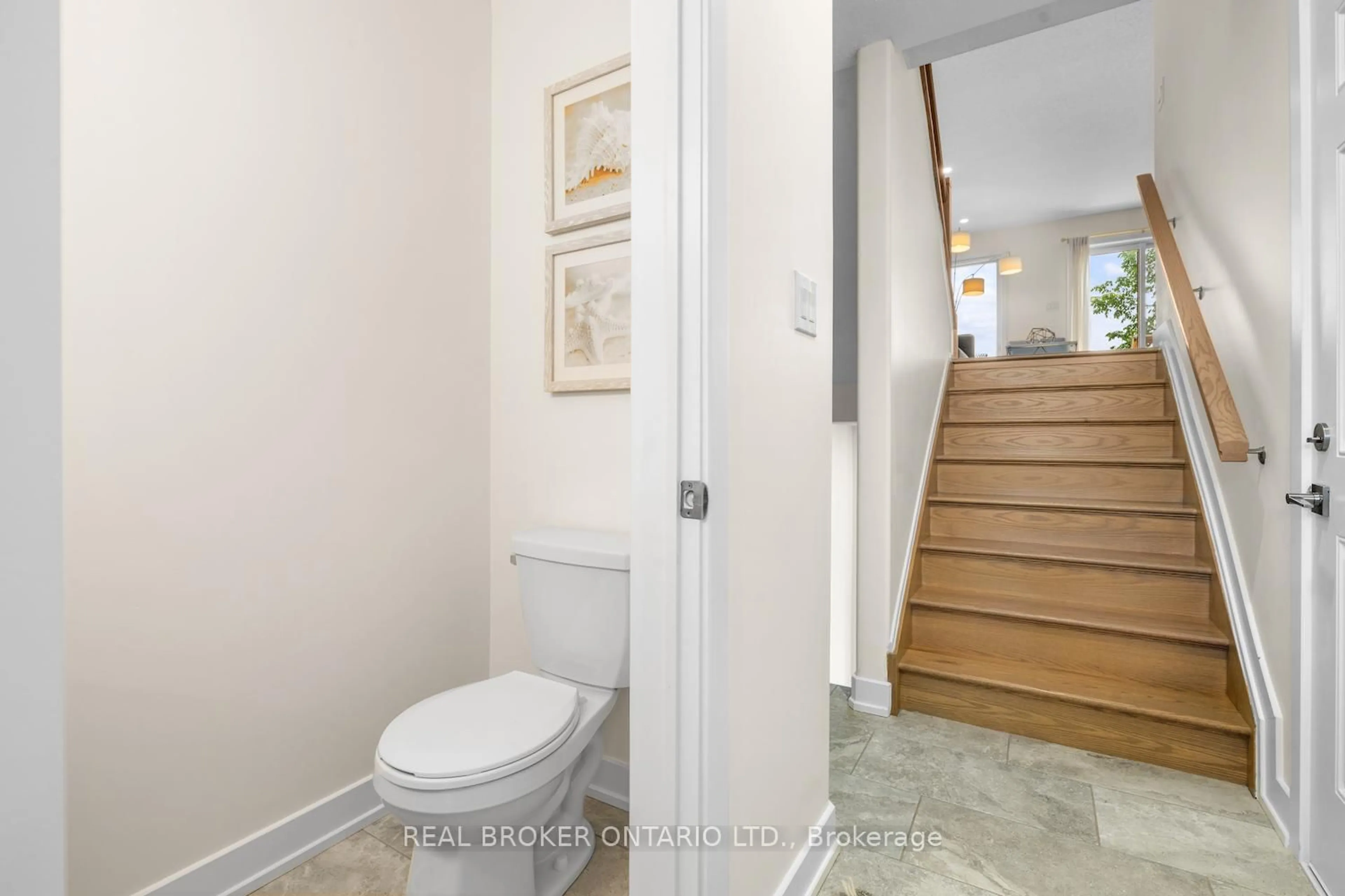 Indoor entryway for 145 Ferrara Dr, Smiths Falls Ontario K7A 0A2