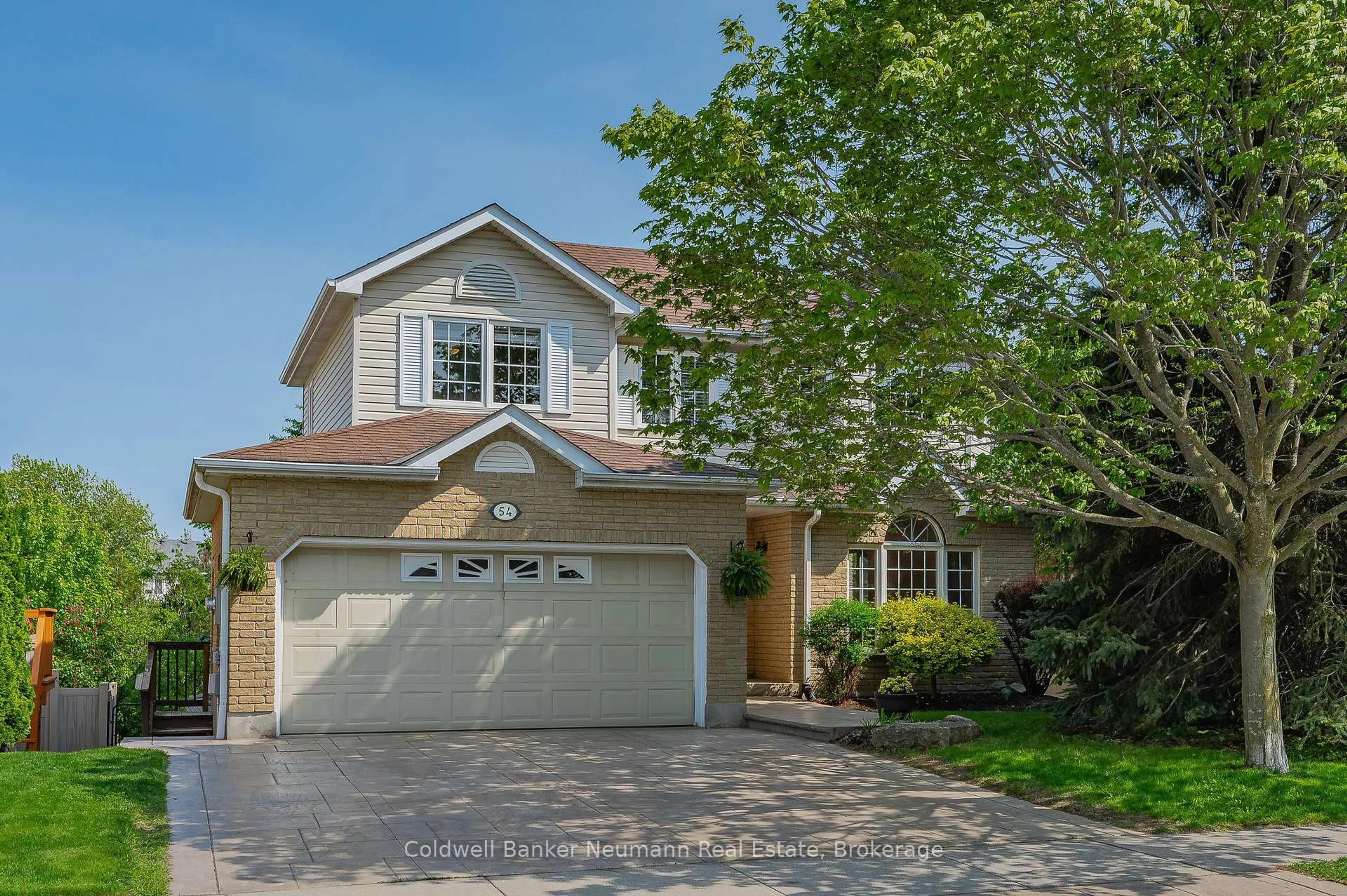 Home with vinyl exterior material, street for 54 Pine Ridge Dr, Guelph Ontario N1L 1J3
