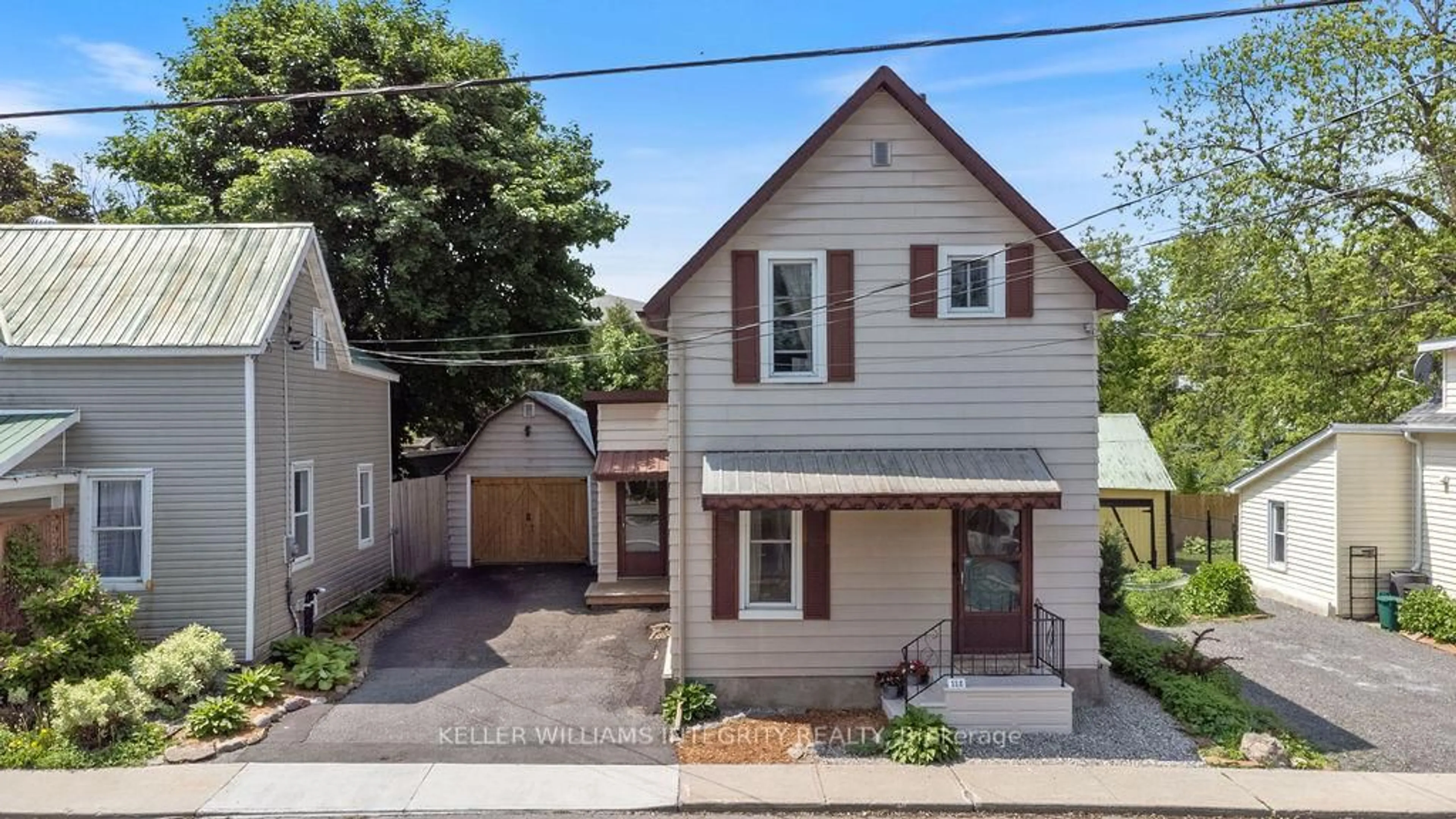 A pic from outside/outdoor area/front of a property/back of a property/a pic from drone, street for 112 Thomas St, North Grenville Ontario K0G 1J0