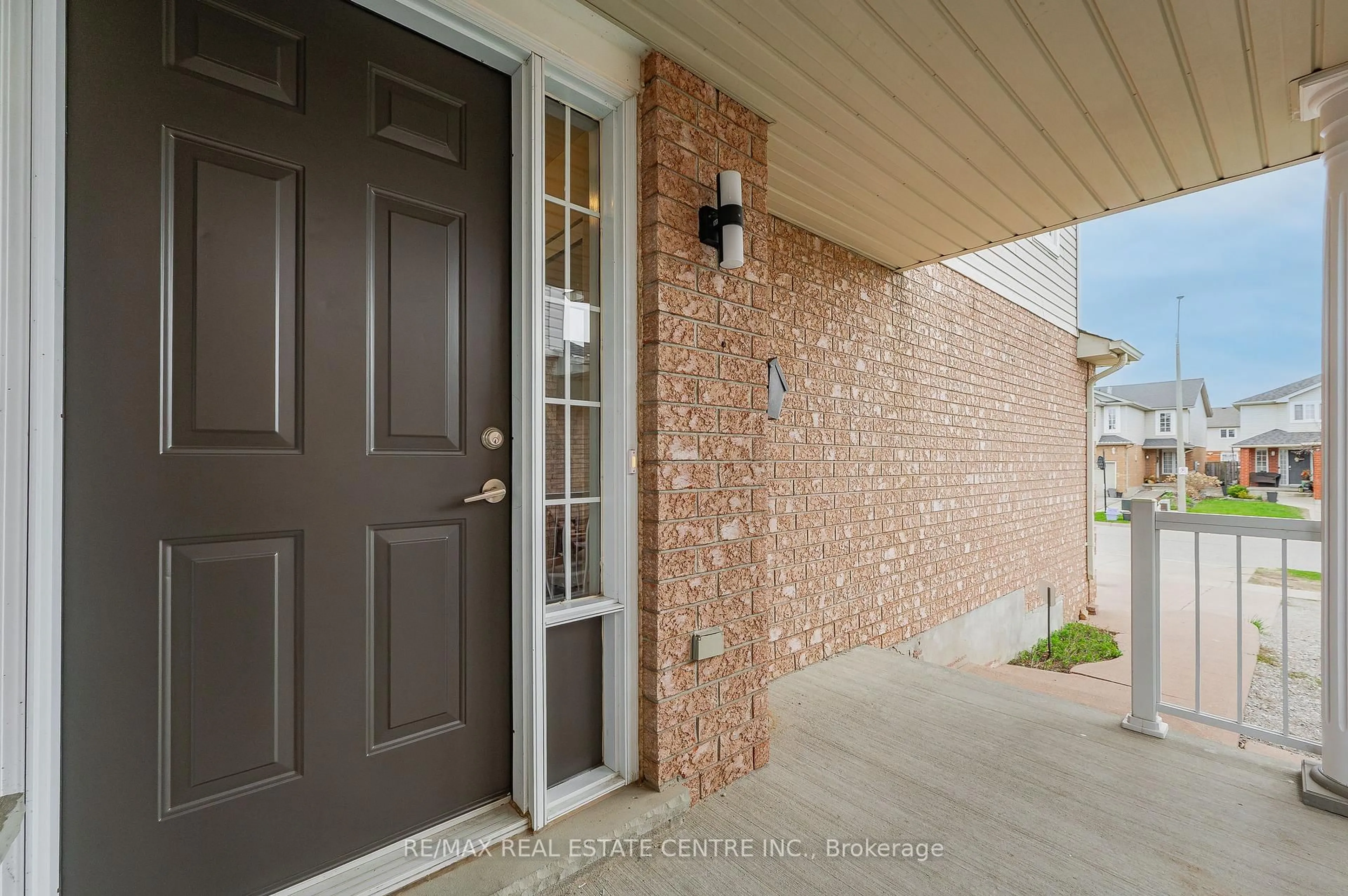 Home with brick exterior material, street for 55 LILYWOOD Dr, Cambridge Ontario N1P 1G9