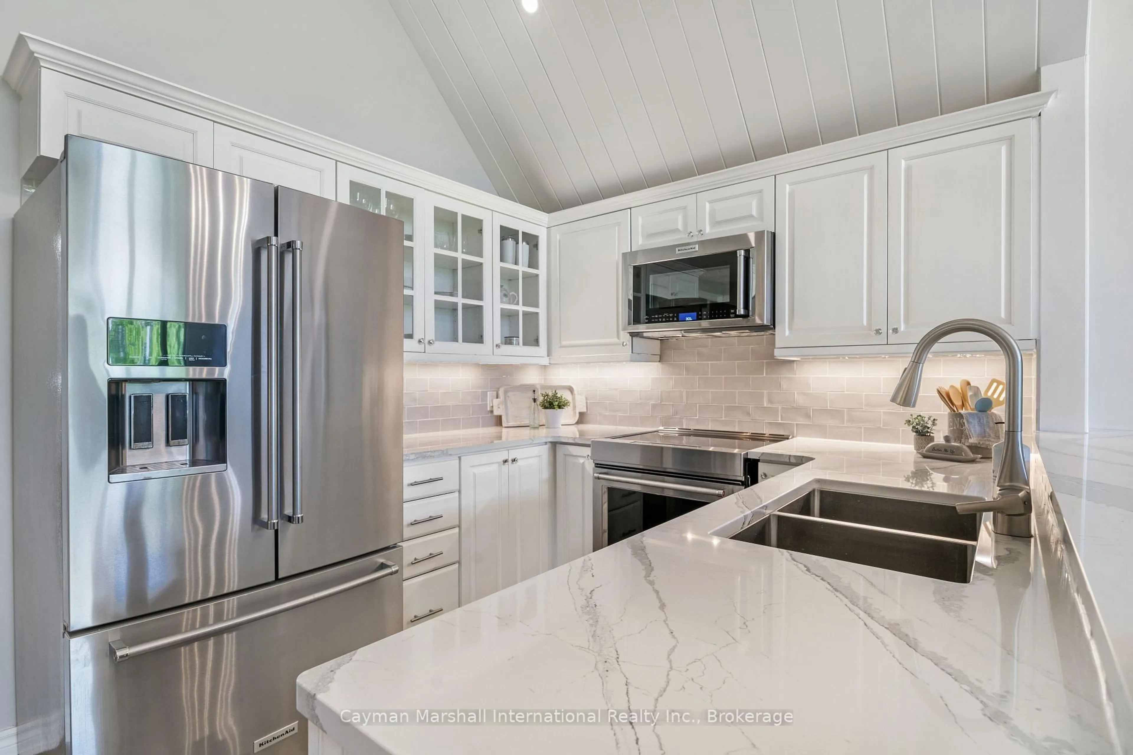 Contemporary kitchen, ceramic/tile floor for 2531 Grandview Forest Glen Dr, Huntsville Ontario P1H 1B3