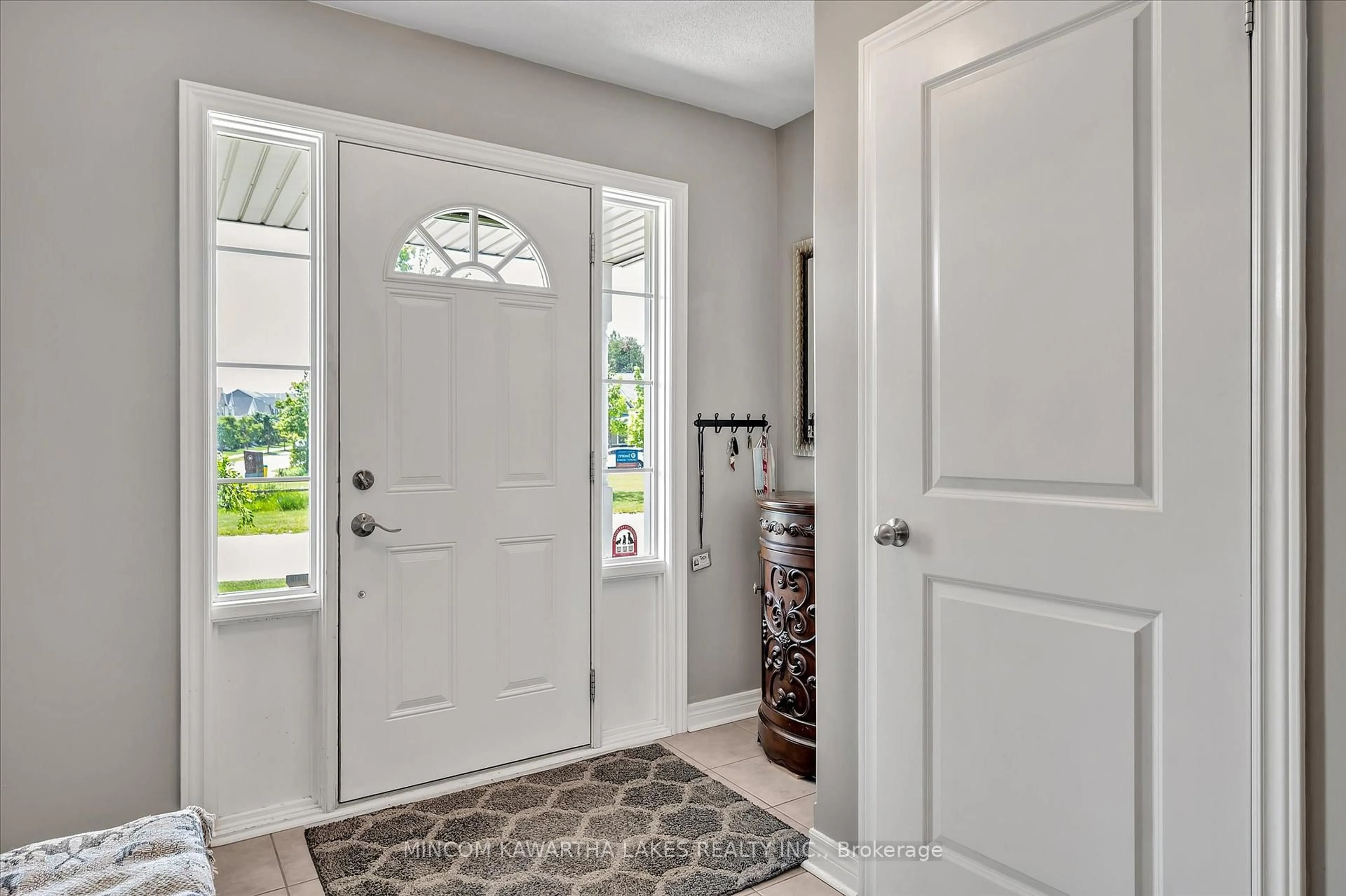 Indoor entryway for 2 Peace Cres, Peterborough North Ontario K9H 0C1