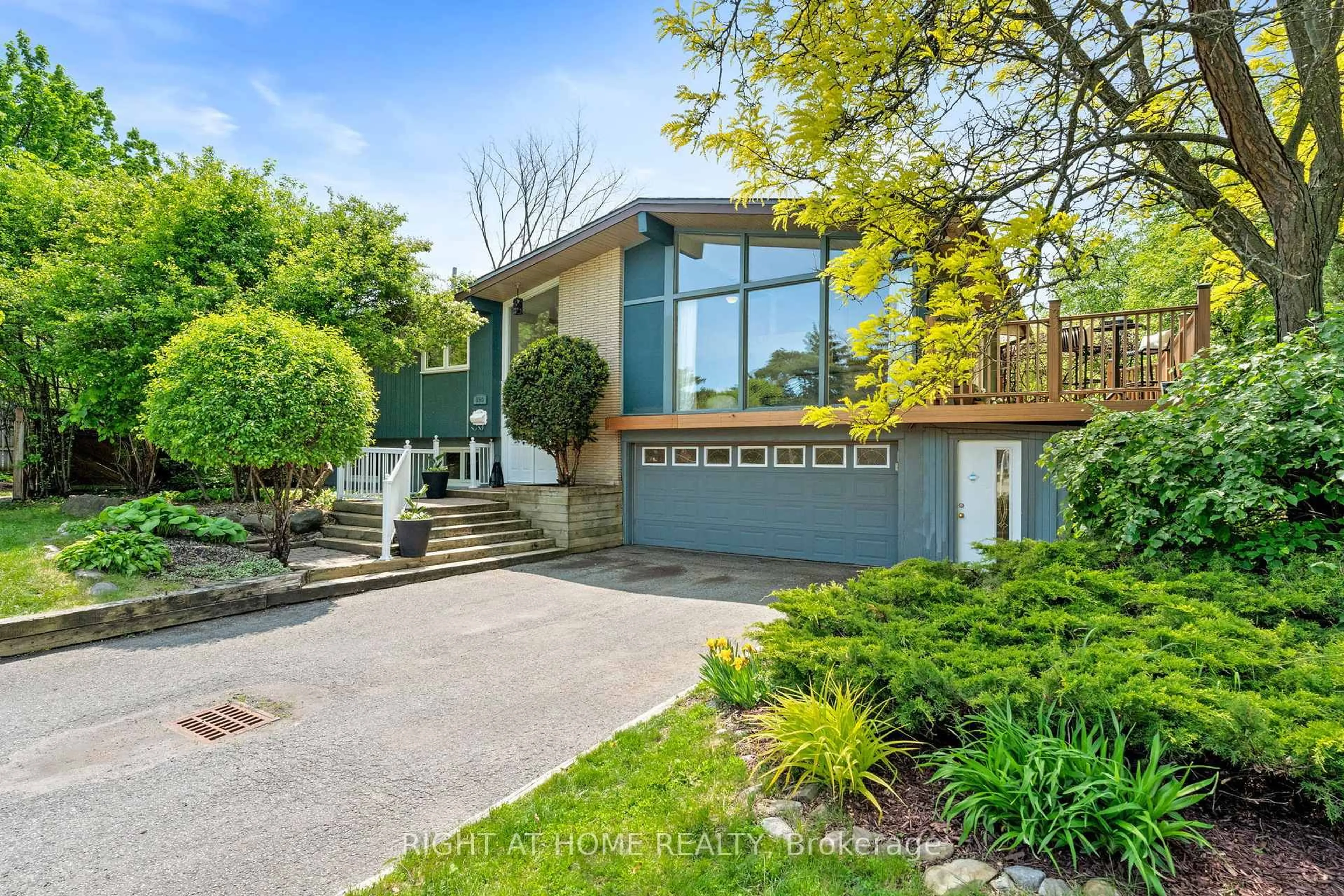 Unknown for 690 CORONATION Ave, Ottawa Ontario K1G 0M6