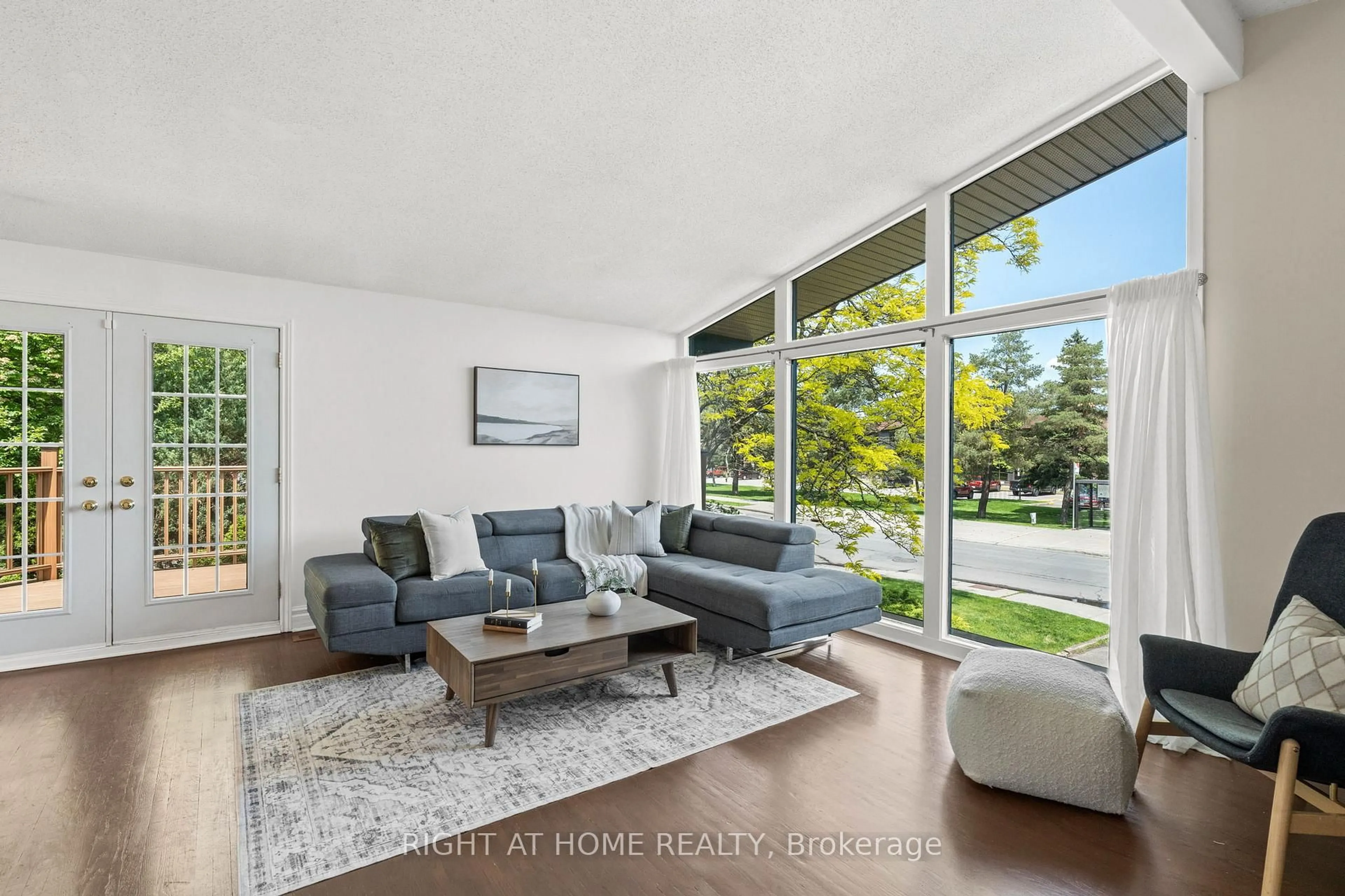 Living room with furniture, unknown for 690 CORONATION Ave, Ottawa Ontario K1G 0M6